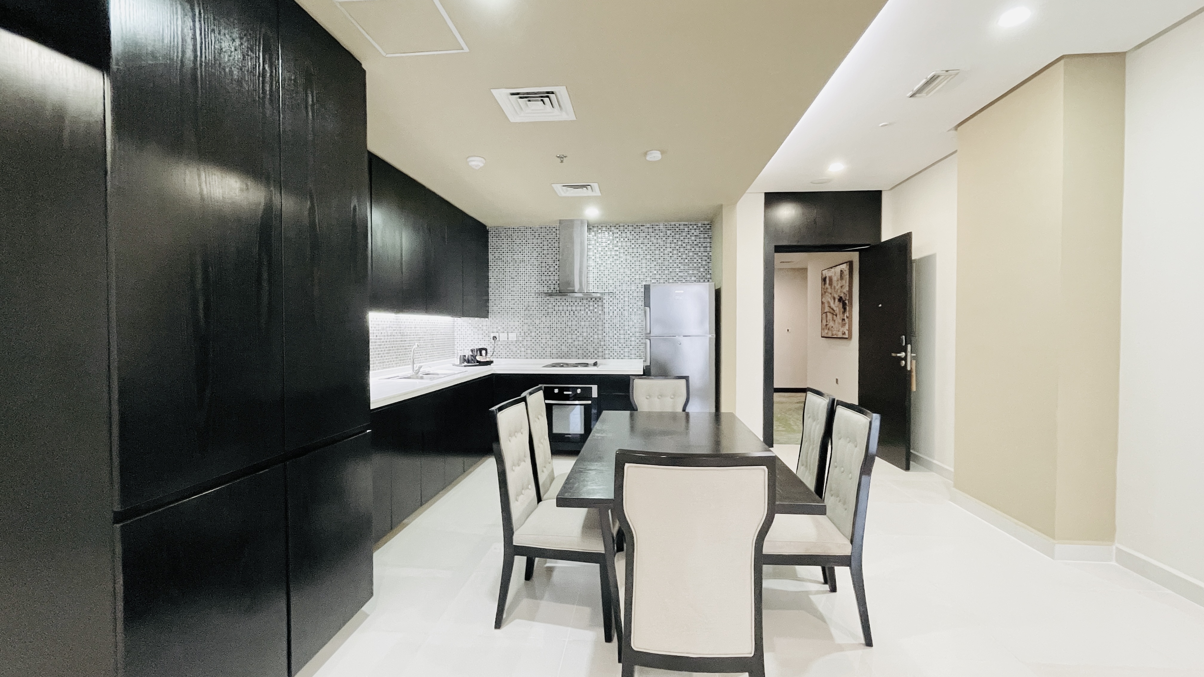 LUXURY | SPACIOUS ROOMS | UNLIMITED EWA | BALCONY