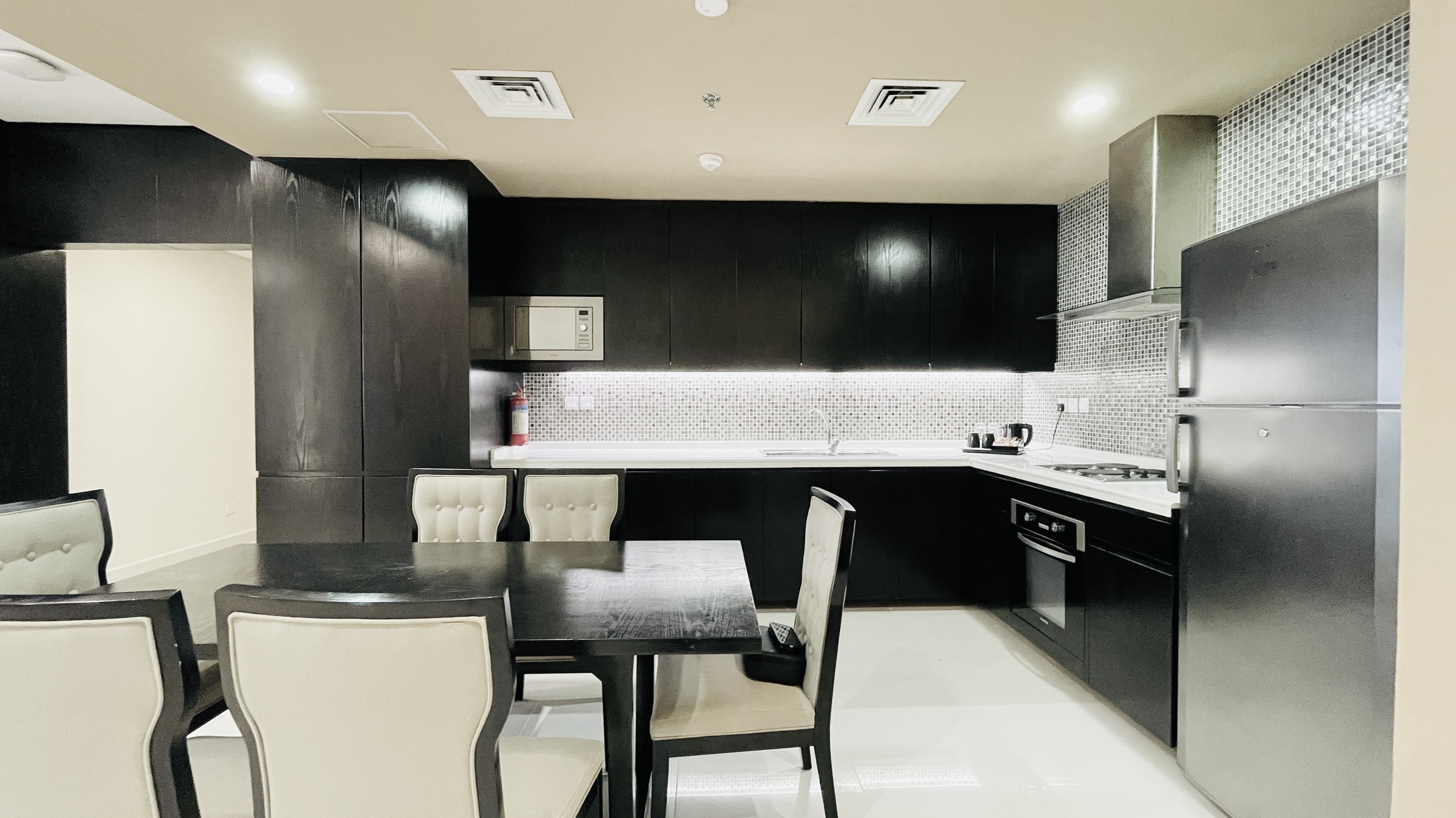LUXURY | SPACIOUS ROOMS | UNLIMITED EWA | BALCONY