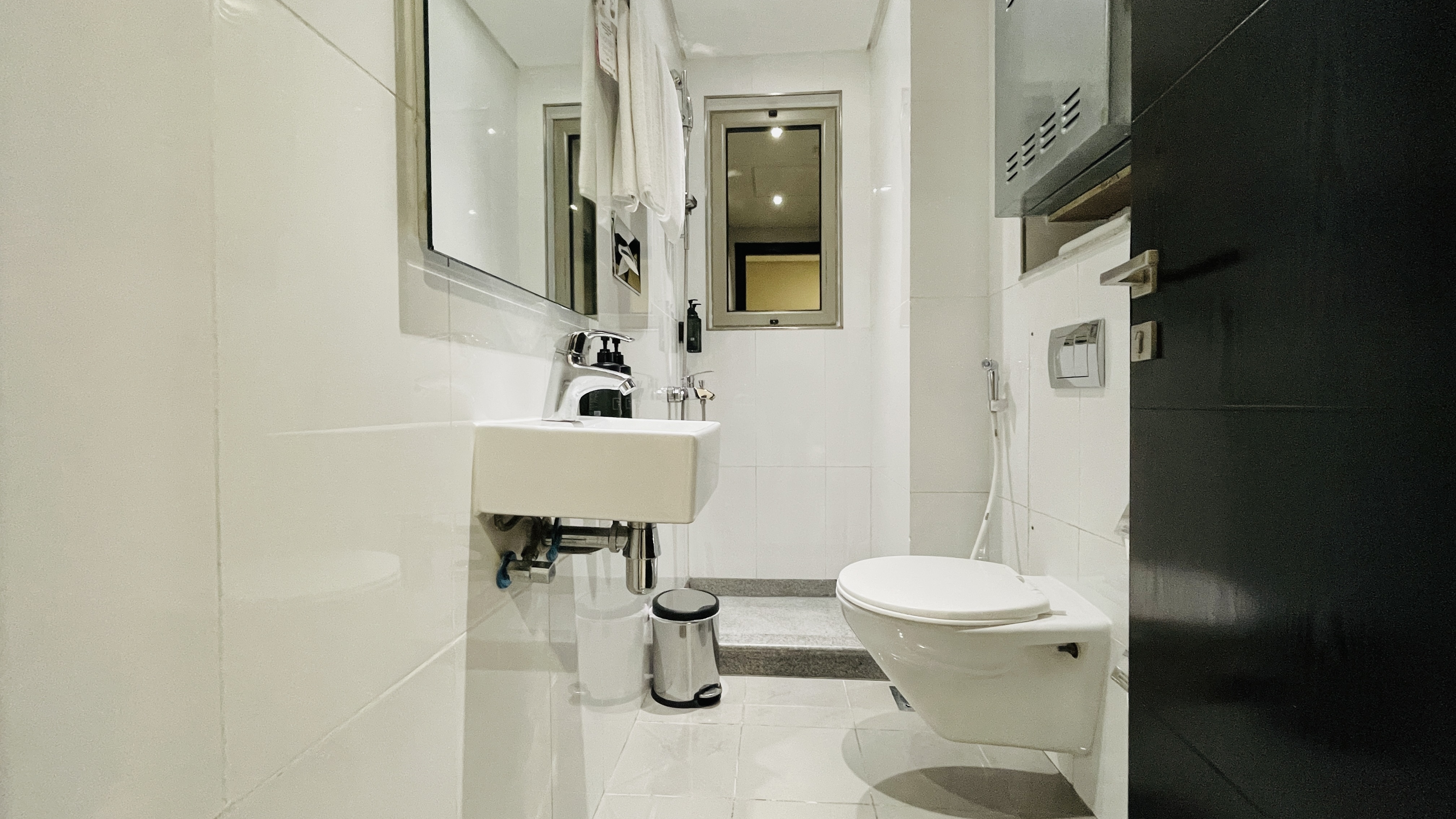 LUXURY | SPACIOUS ROOMS | UNLIMITED EWA | BALCONY