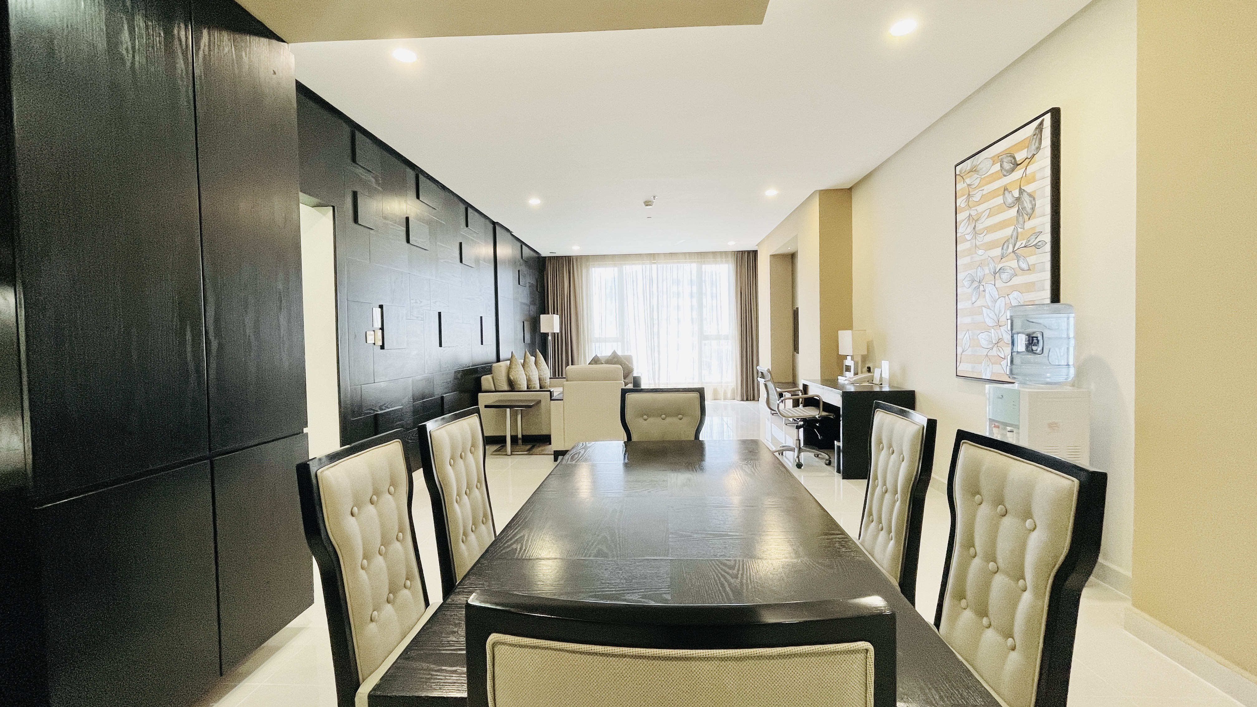 LUXURY | SPACIOUS ROOMS | ROOFTOP LOUNGE | BALCONY