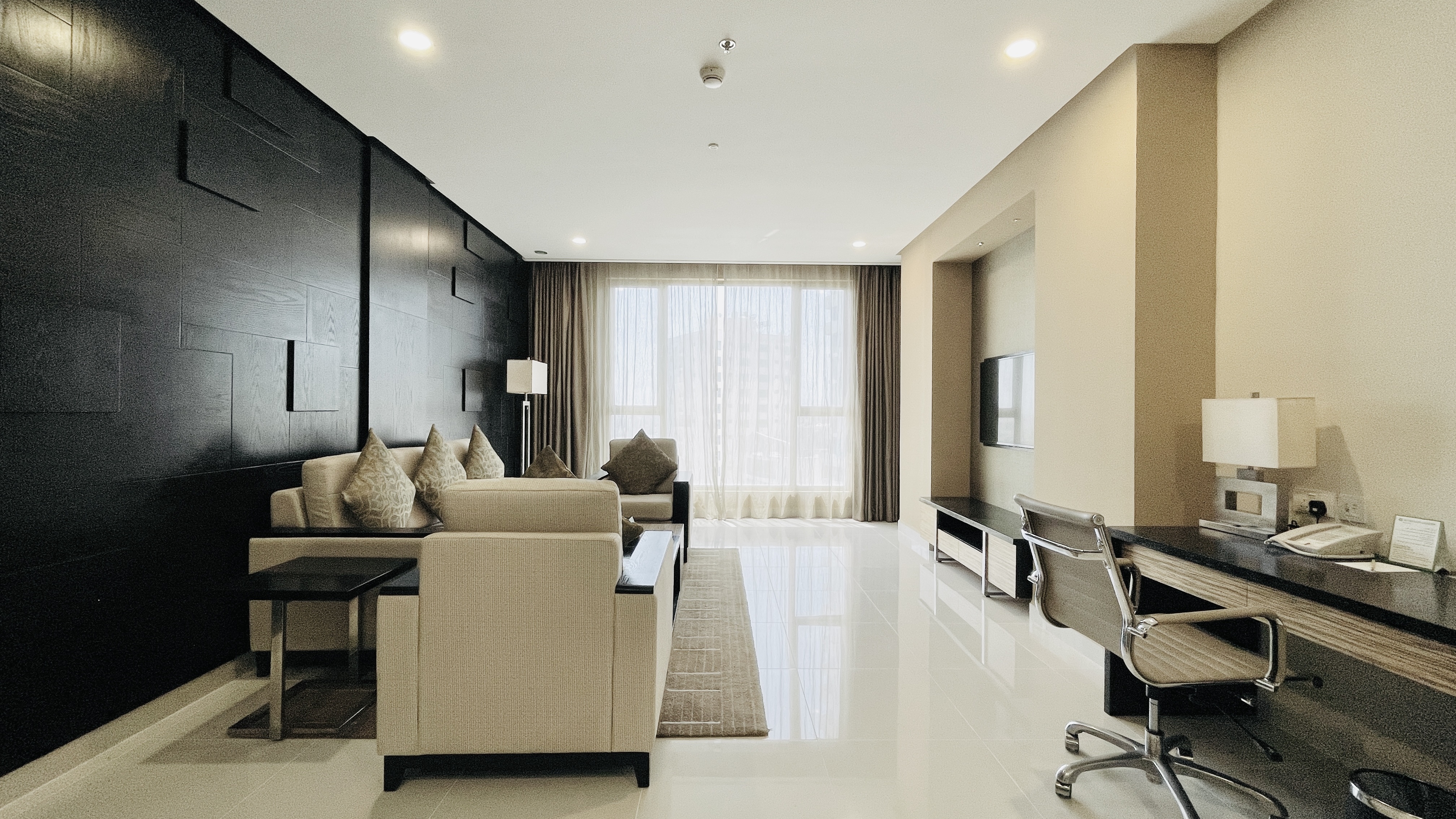 LUXURY | SPACIOUS ROOMS | ROOFTOP LOUNGE | BALCONY