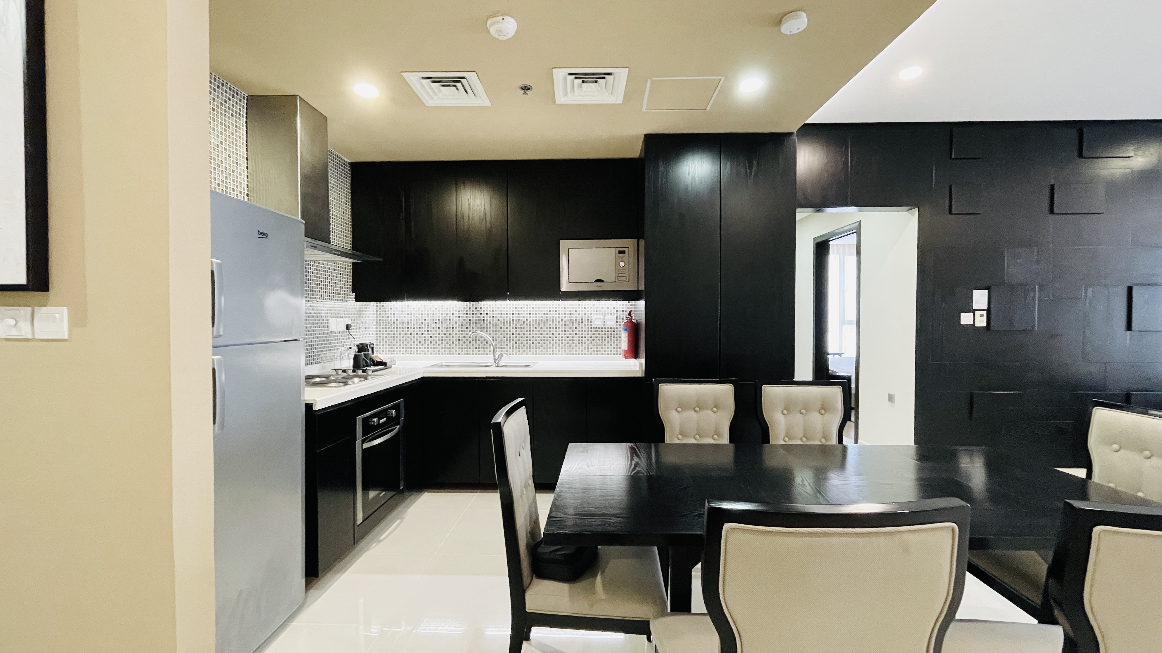 LUXURY | SPACIOUS ROOMS | ROOFTOP LOUNGE | BALCONY