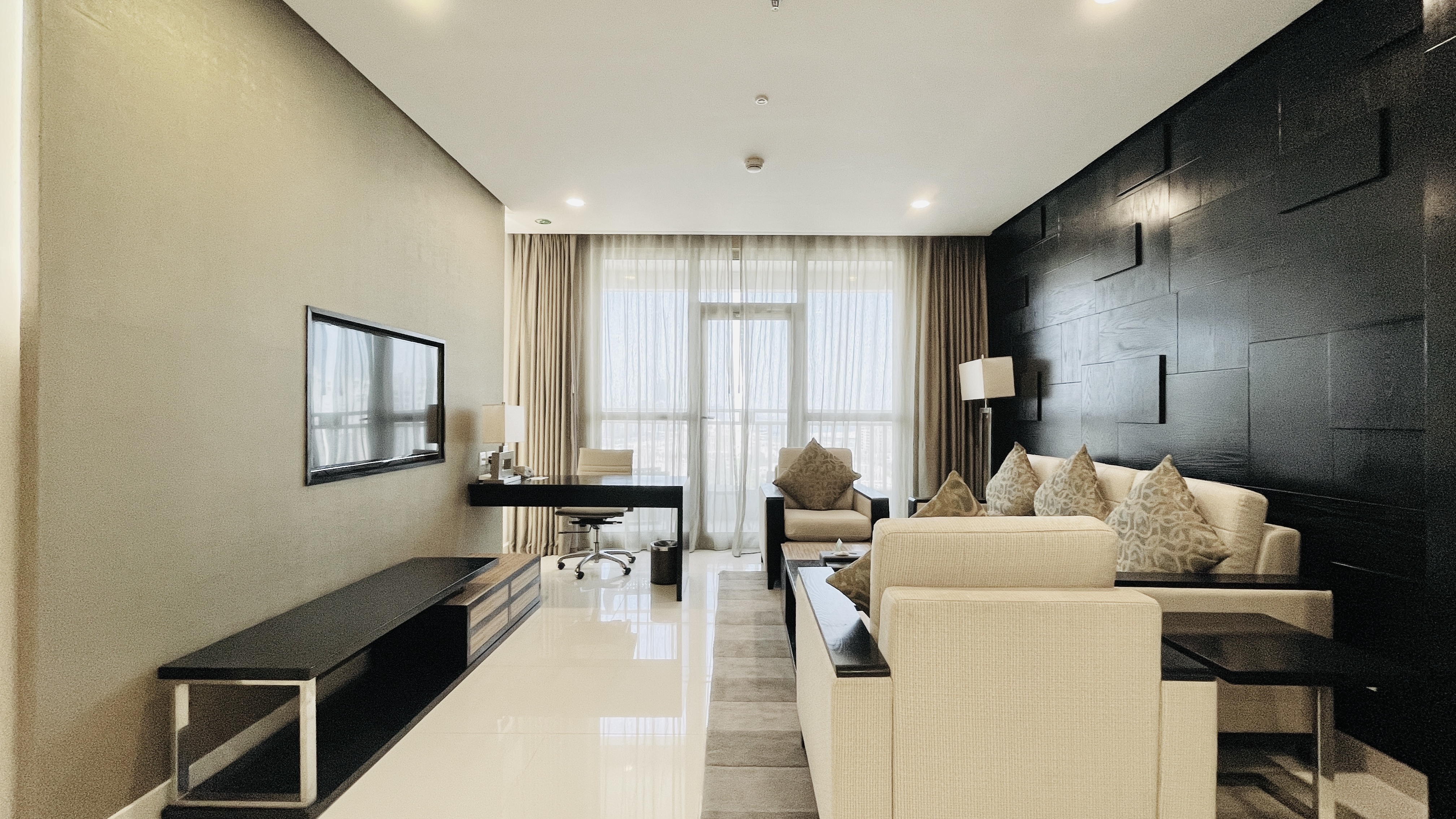 ROOFTOP LOUNGE | LUXURY | SPACIOUS ROOMS | BALCONY