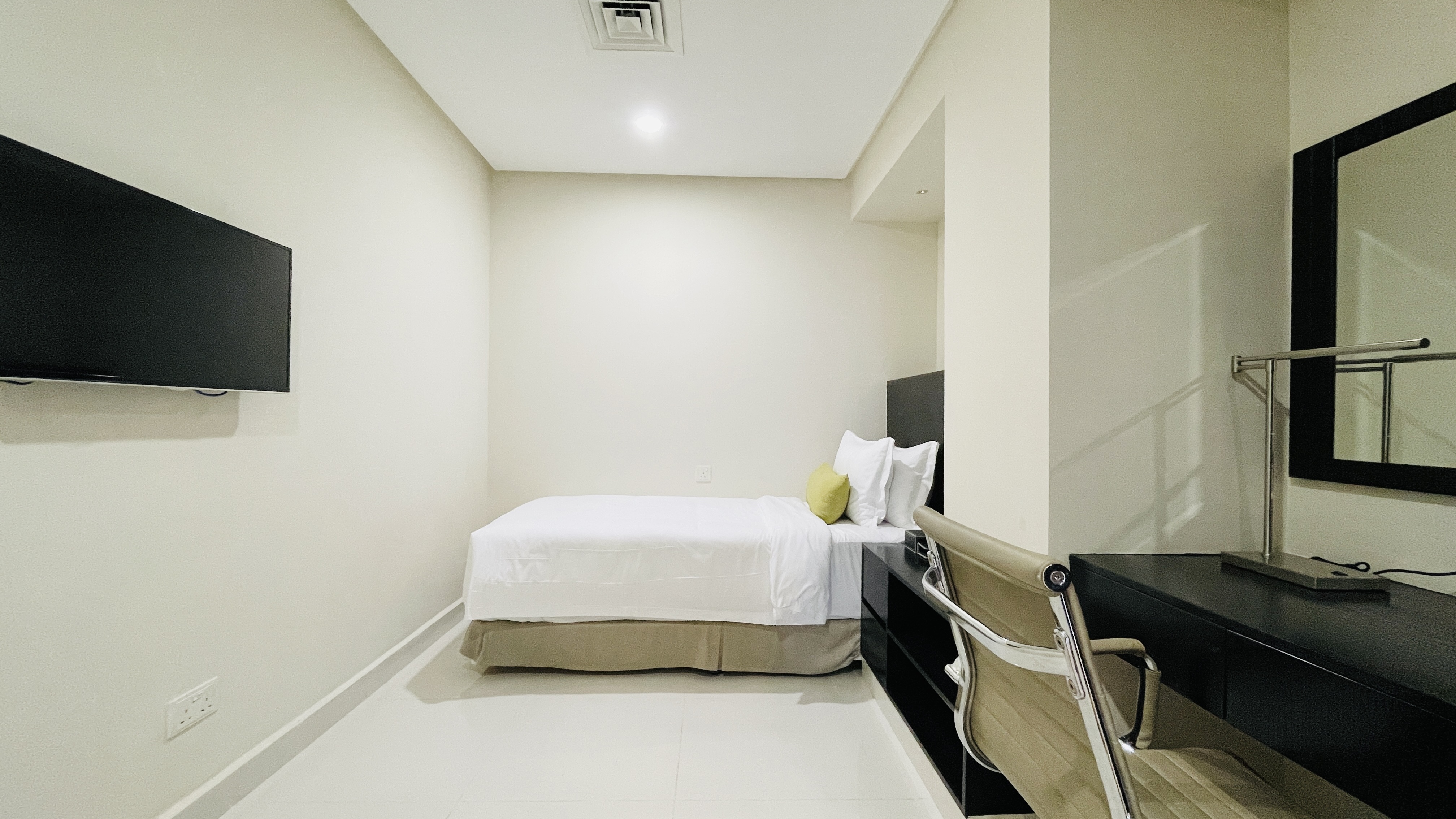 ROOFTOP LOUNGE | LUXURY | SPACIOUS ROOMS | BALCONY