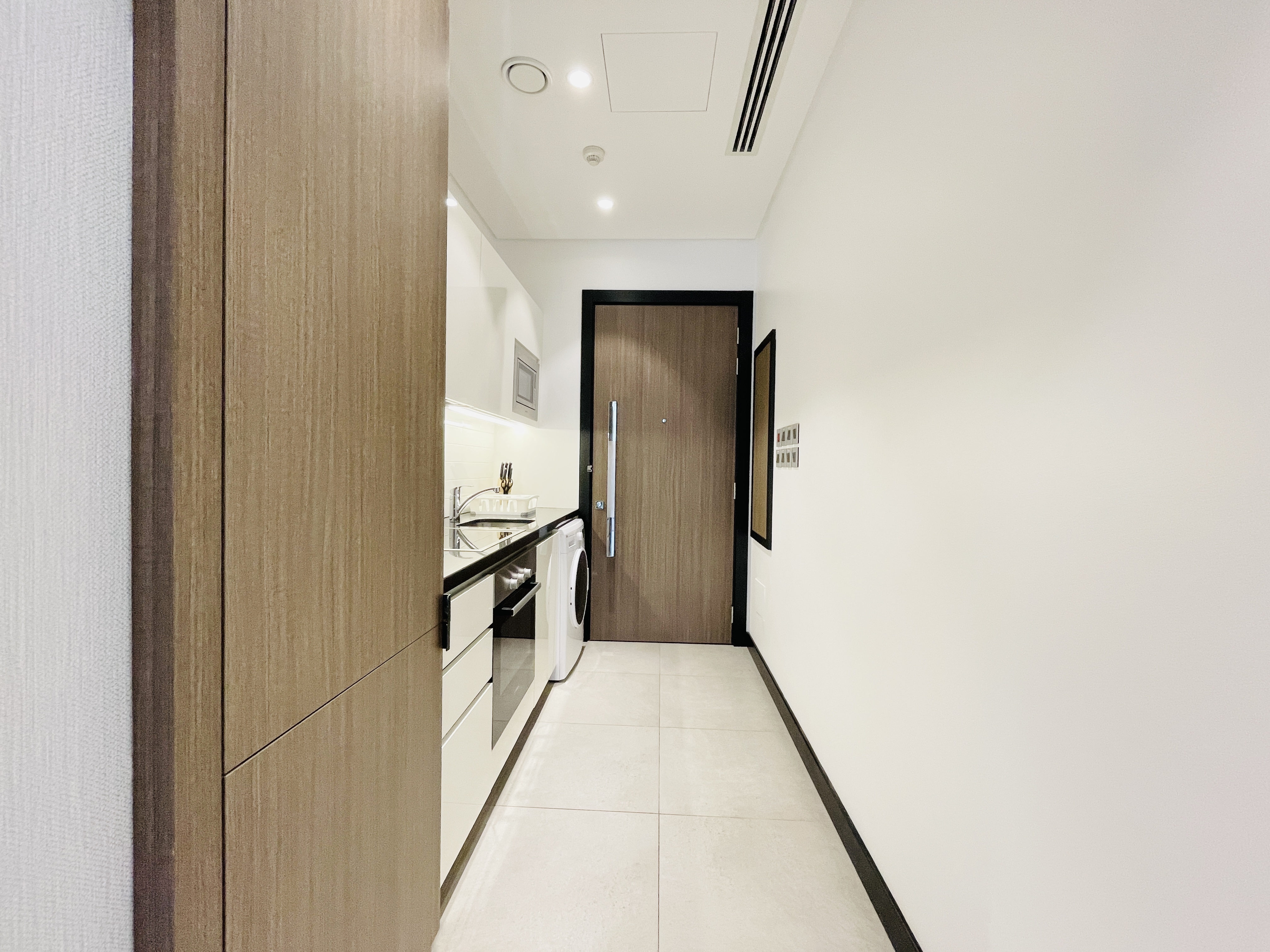 LUXURY | GREAT FACILITIES | CITY VIEW | BALCONY