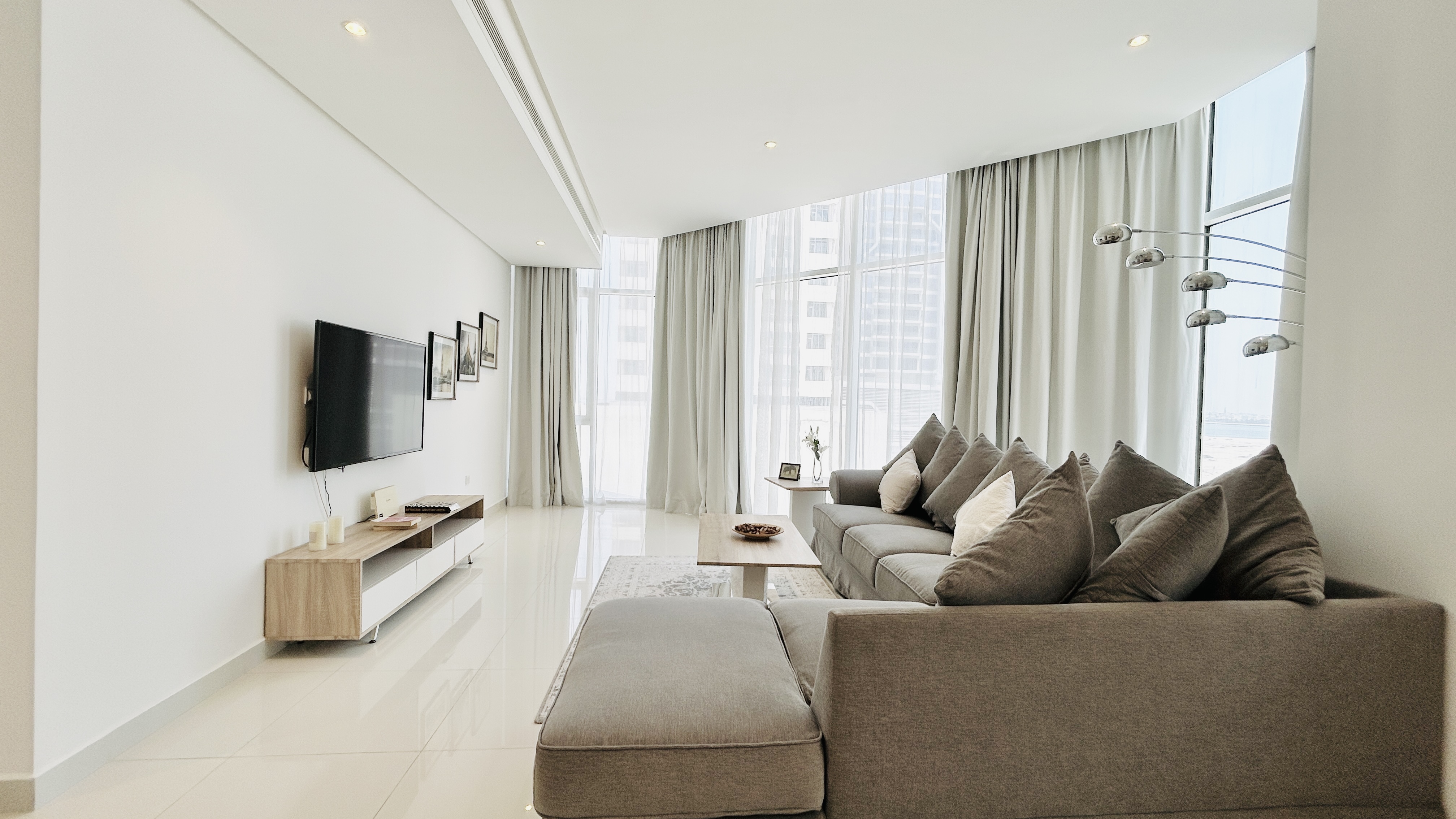 CITY VIEW | MODERN | SPACIOUS ROOMS | GREAT FACILITIES
