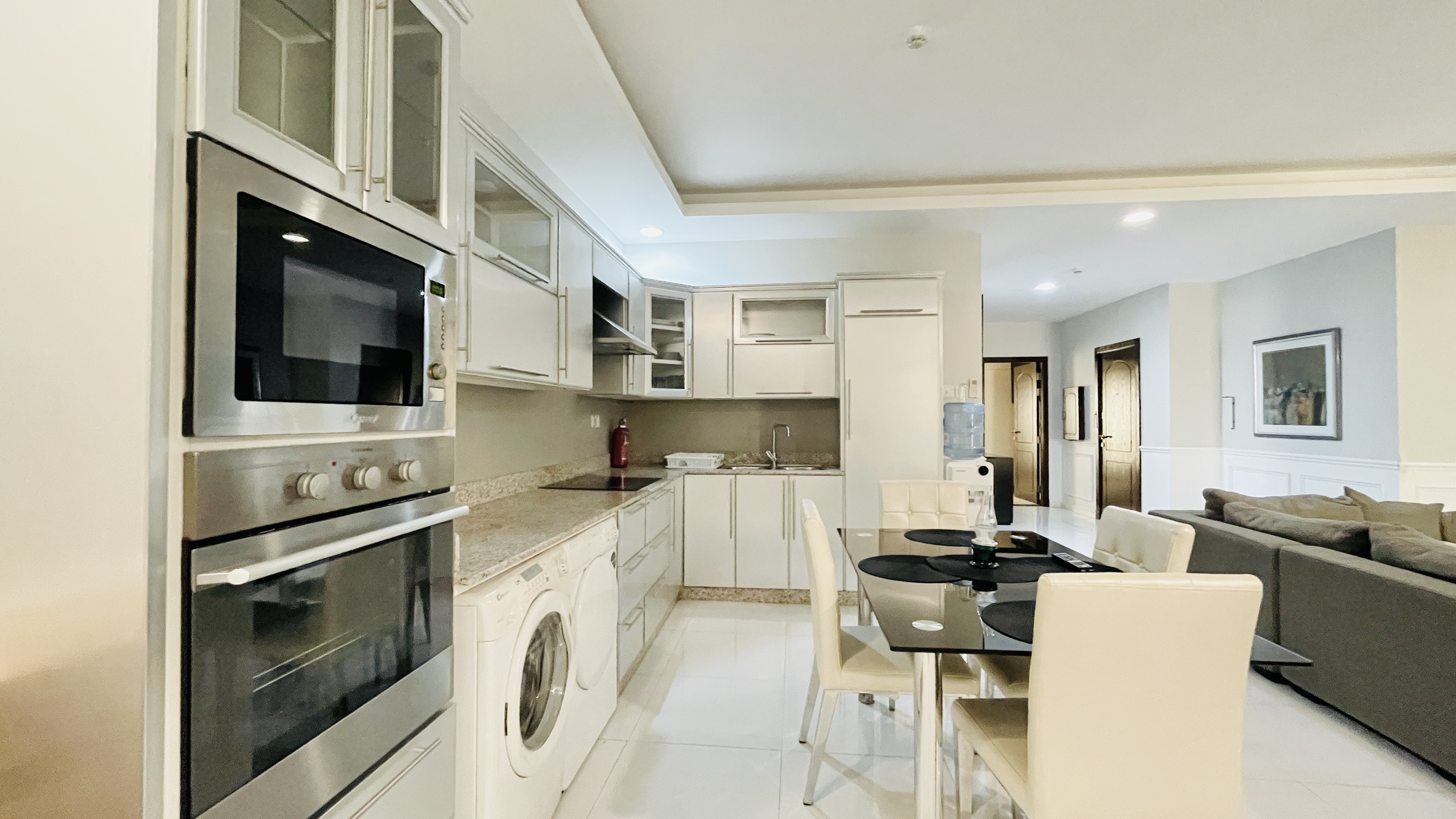 HOUSEKEEPING | SPACIOUS ROOM | THREE-STOREY BUILDING