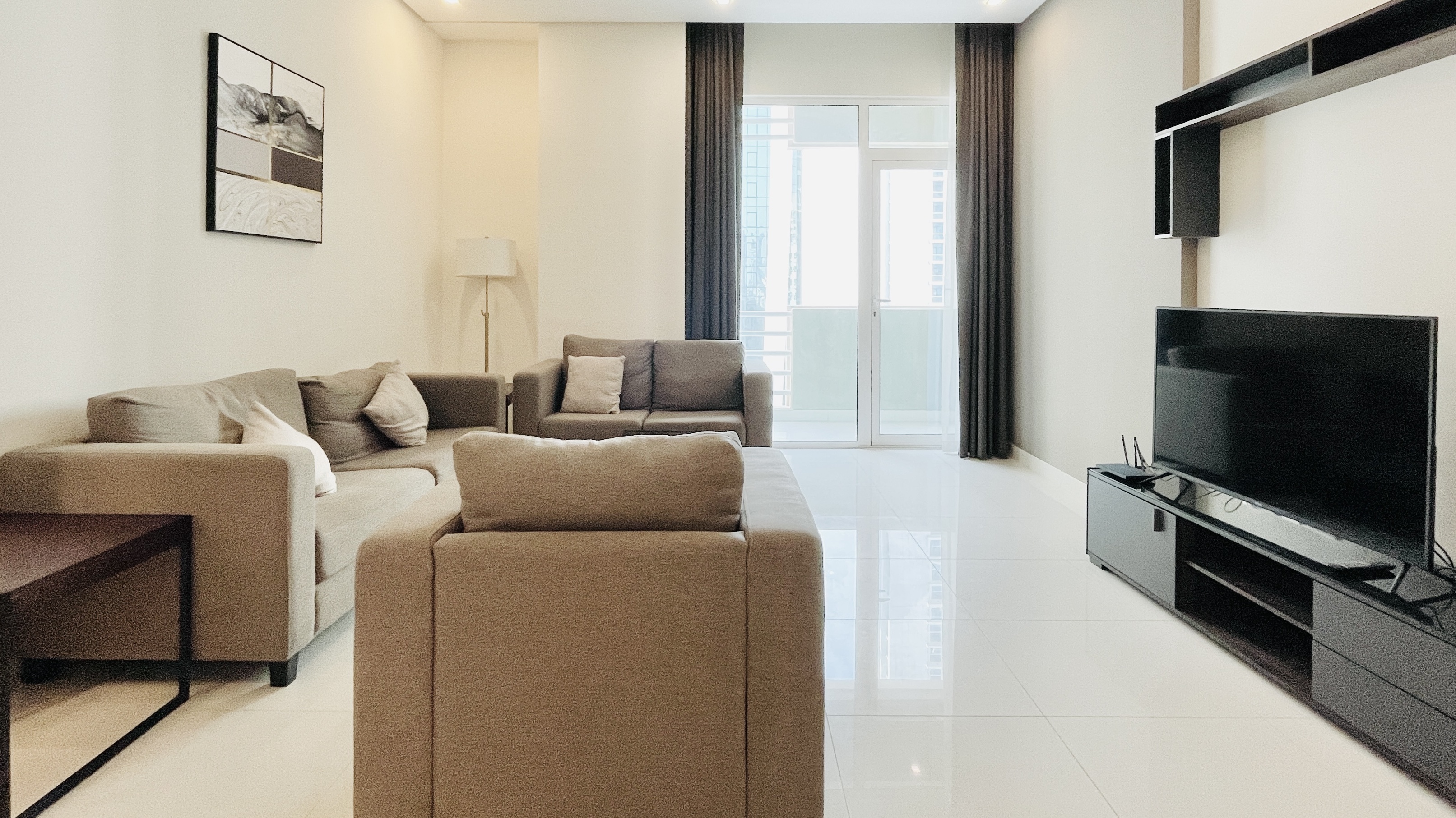 BALCONY | MODERN | CITY VIEW | SPACIOUS ROOMS 