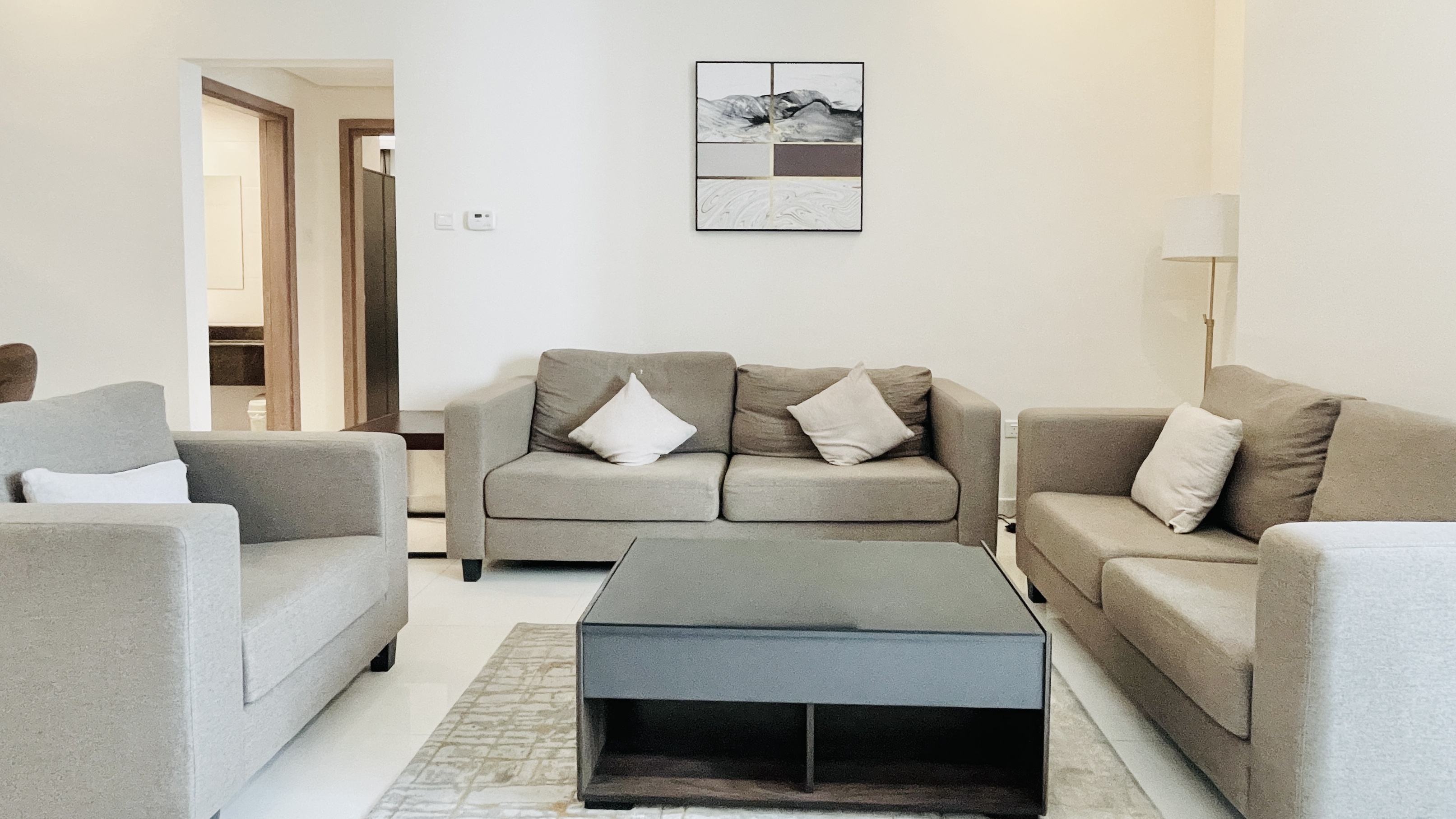 BALCONY | MODERN | CITY VIEW | SPACIOUS ROOMS 