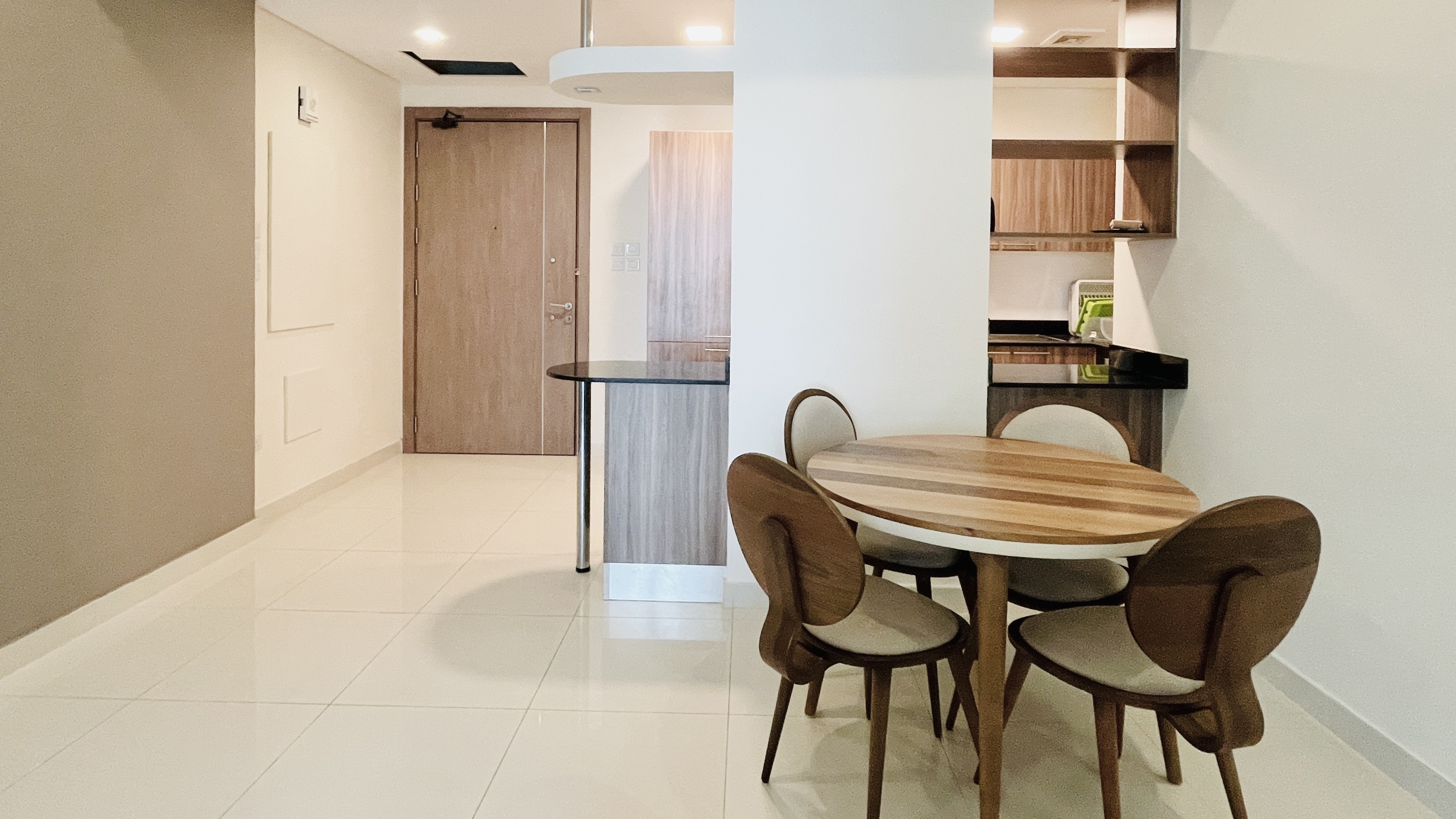 BALCONY | MODERN | CITY VIEW | SPACIOUS ROOMS 