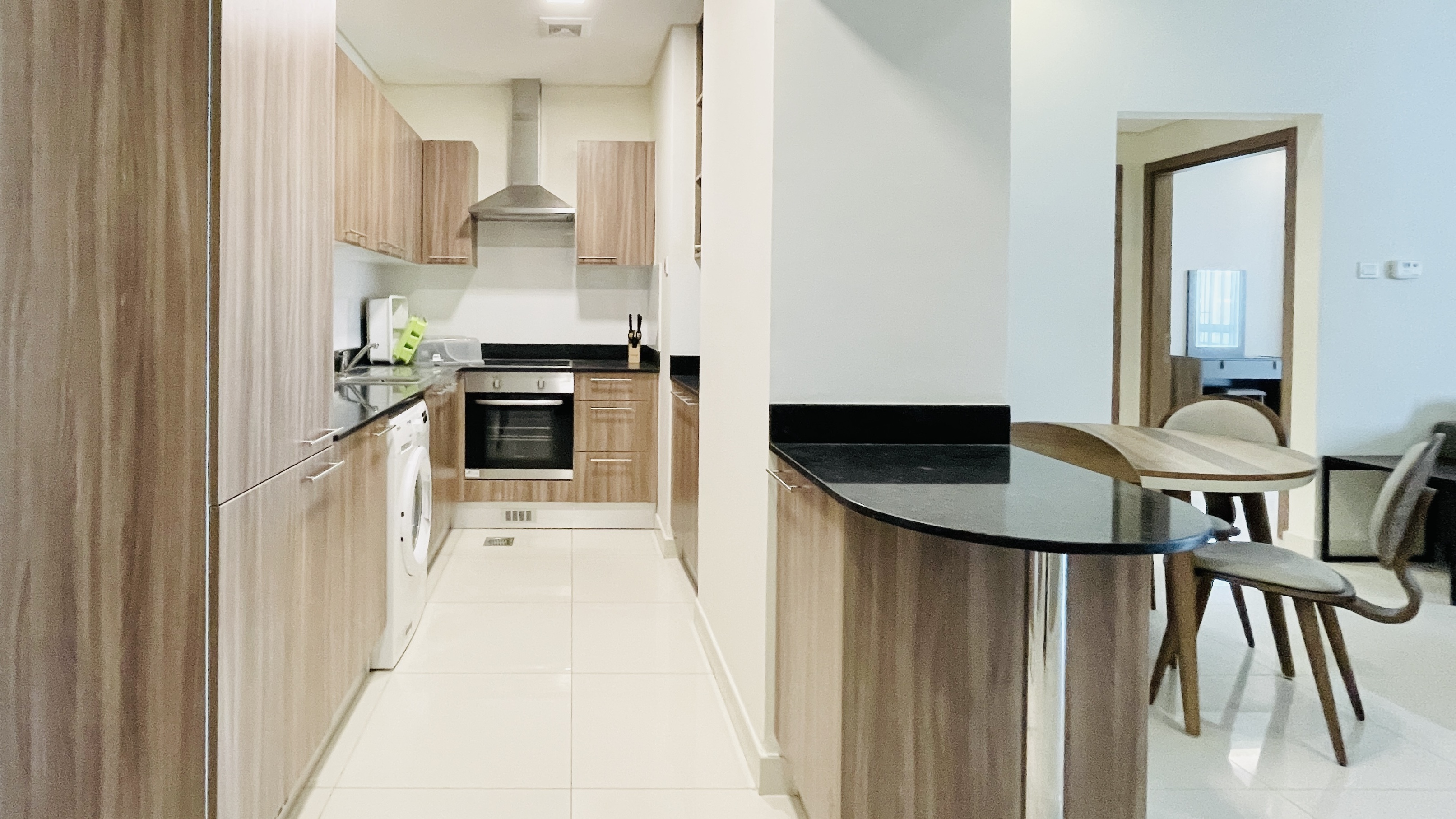 BALCONY | MODERN | CITY VIEW | SPACIOUS ROOMS 