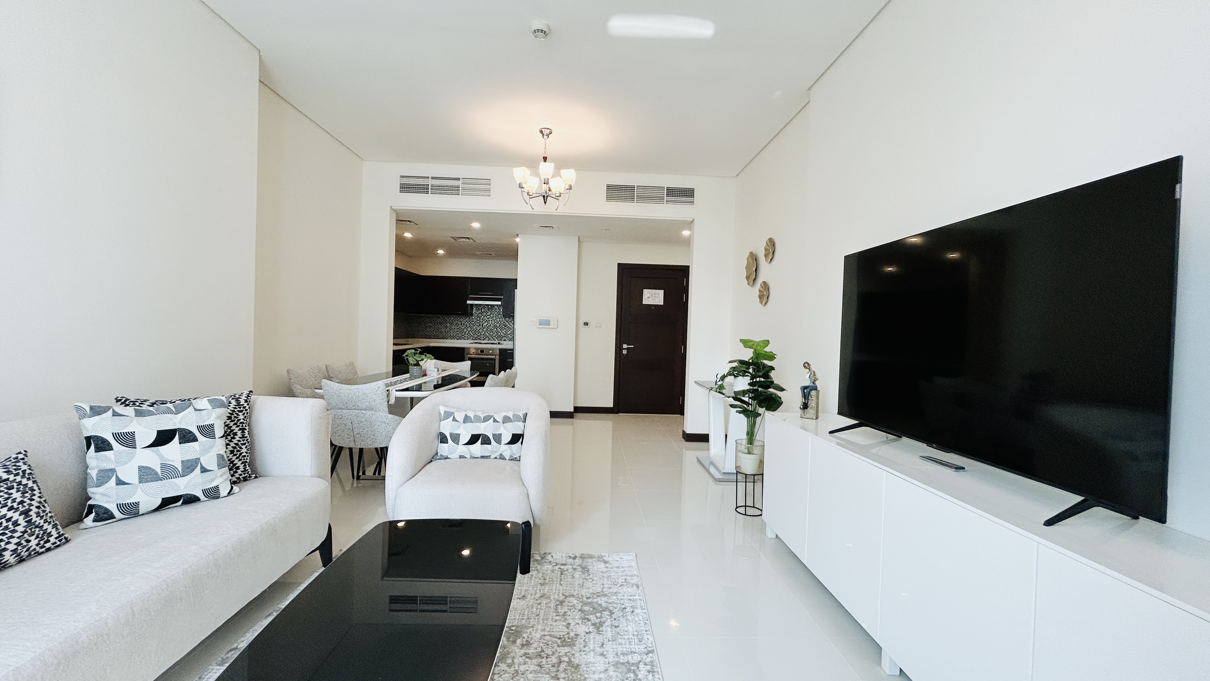 LUXURY | SPACIOUS ROOMS | BALCONY | SEA VIEW | MAID ROOM
