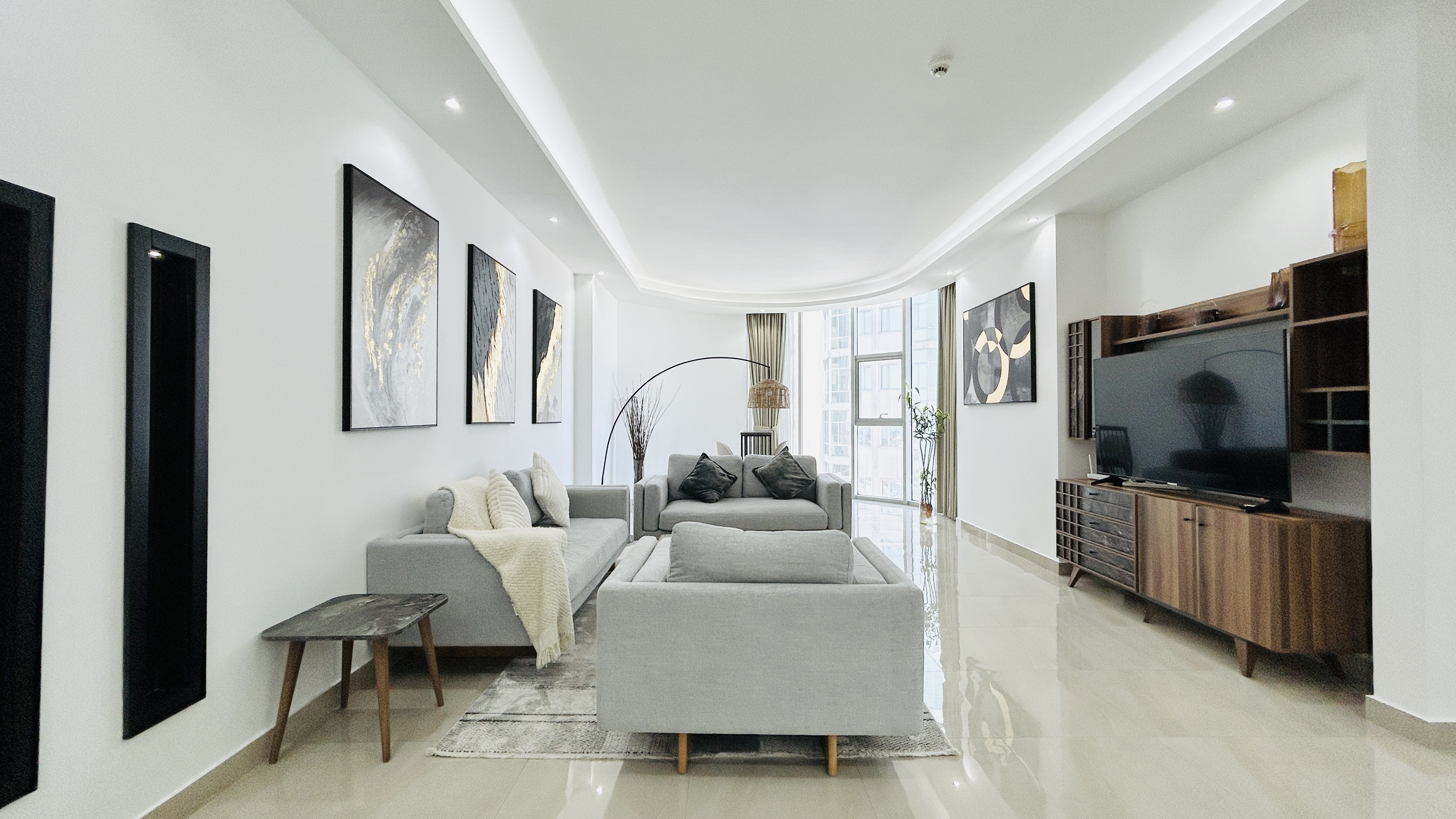 LUXURY | SPACIOUS ROOM | CITY/SEA VIEW | AMENITIES