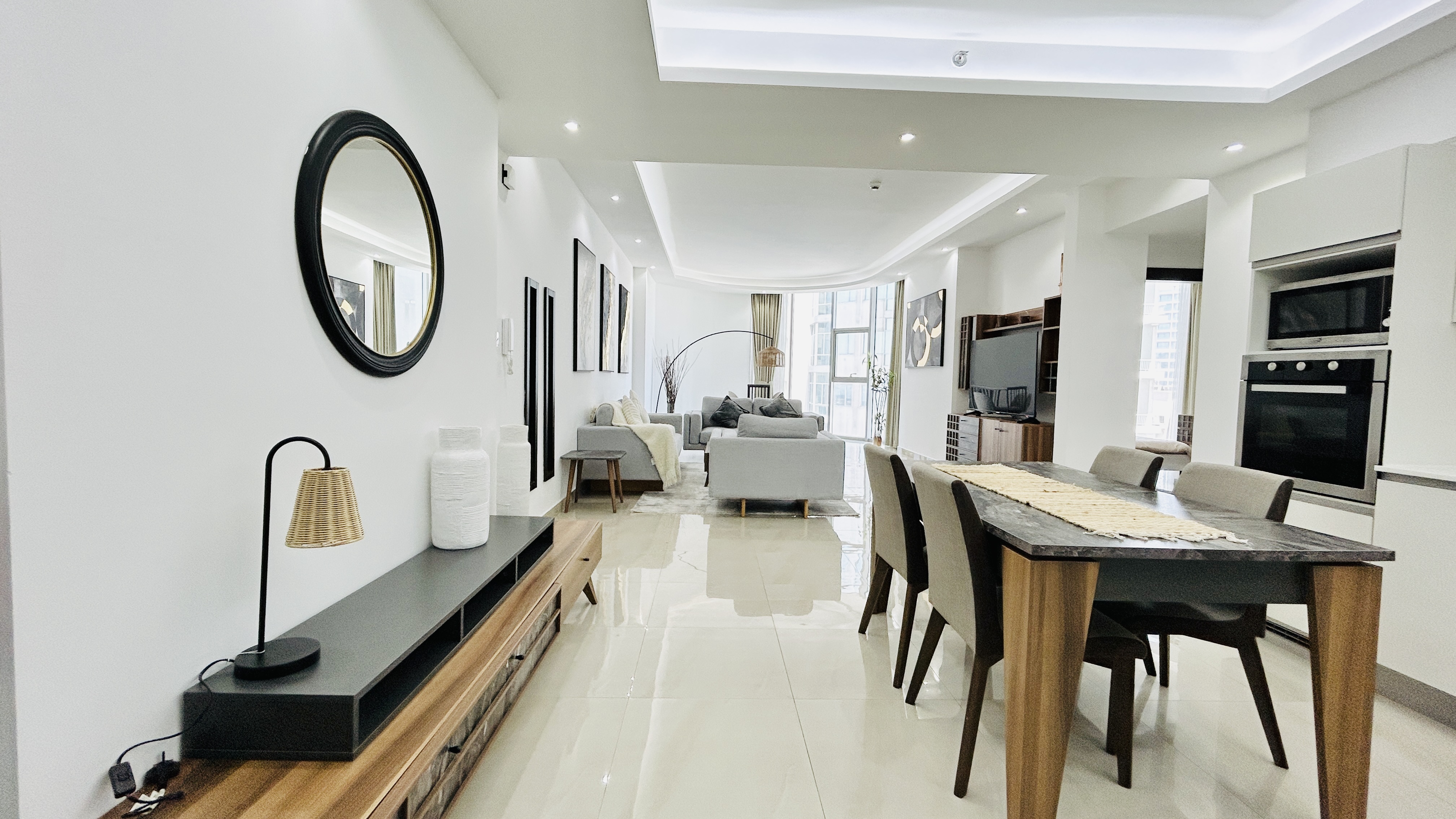 LUXURY | SPACIOUS ROOM | CITY/SEA VIEW | AMENITIES