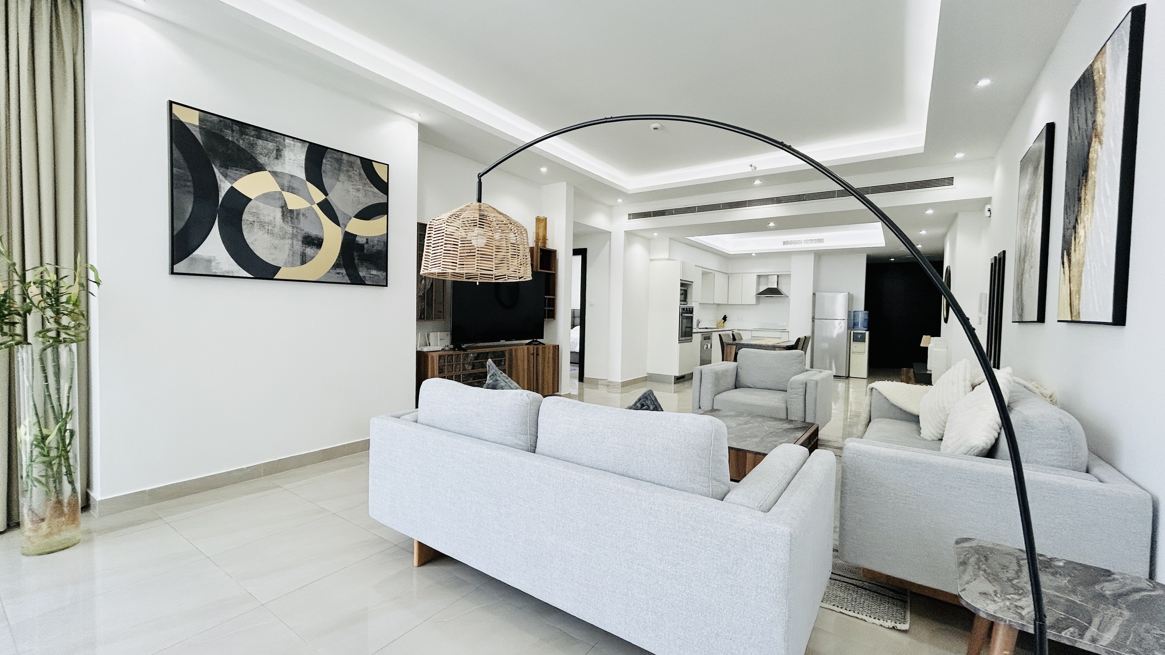 LUXURY | SPACIOUS ROOM | CITY/SEA VIEW | AMENITIES