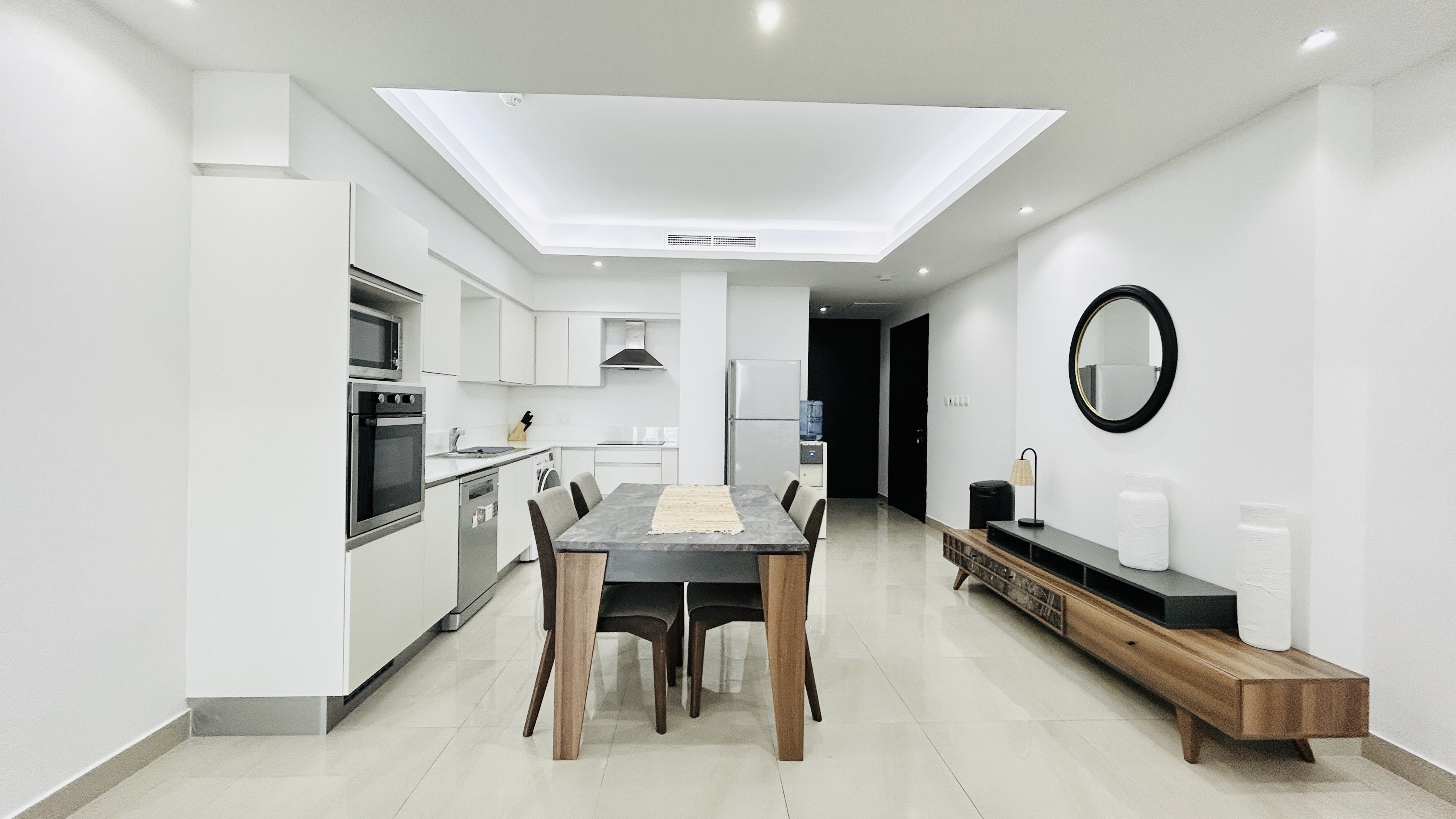LUXURY | SPACIOUS ROOM | CITY/SEA VIEW | AMENITIES