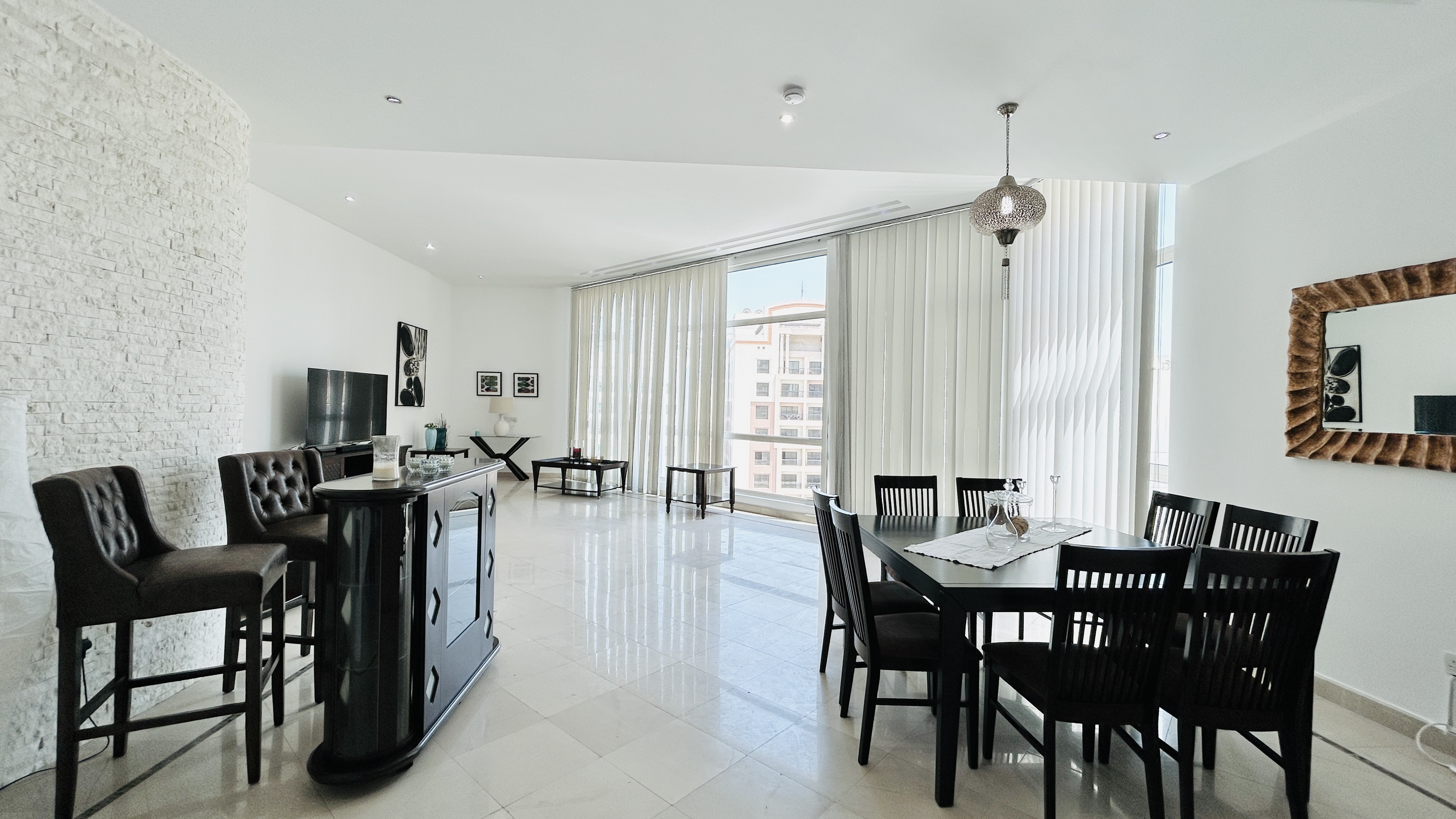 DUPLEX | MODERN | SPACIOUS ROOMS | AMENITIES