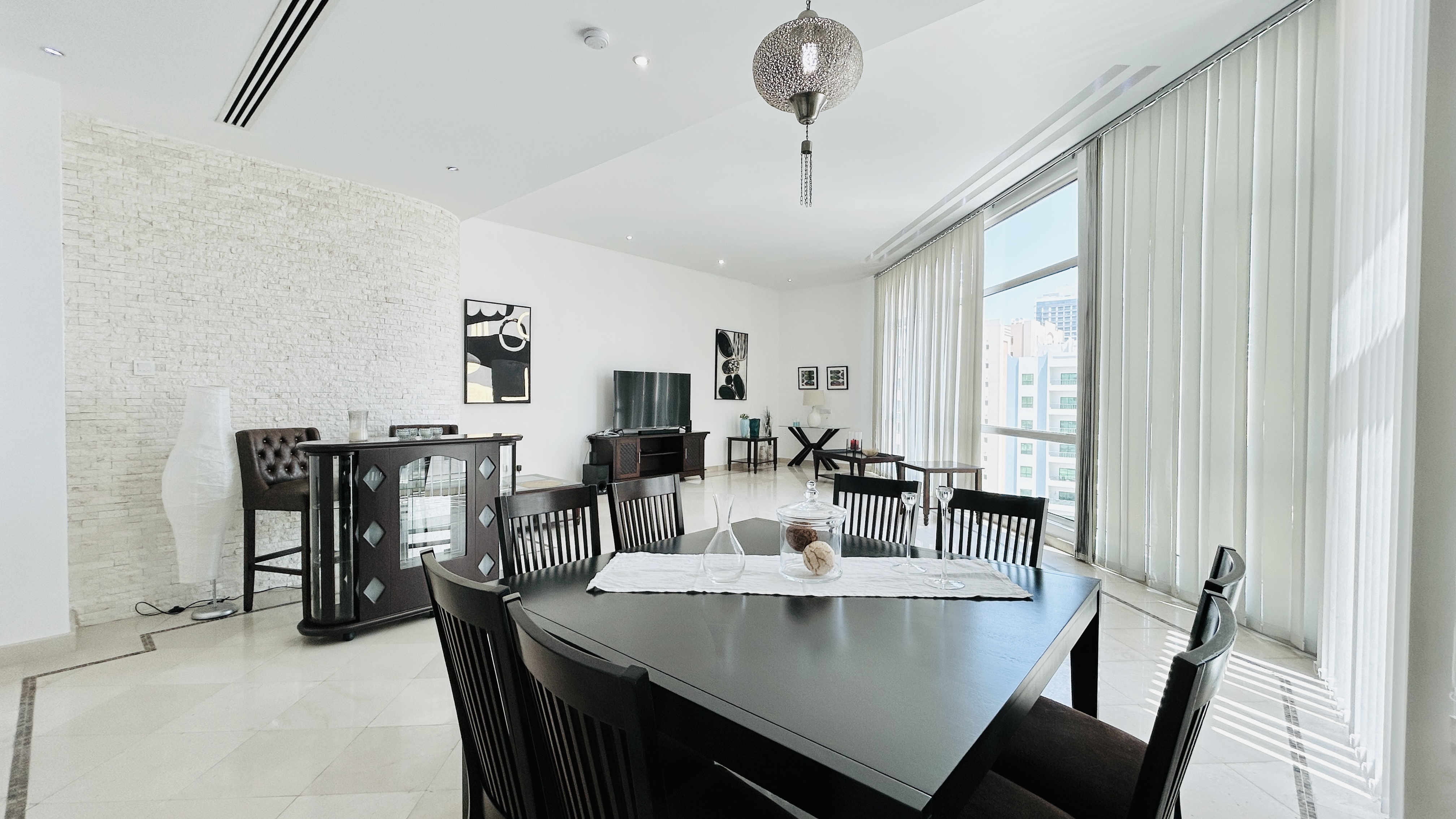 DUPLEX | MODERN | SPACIOUS ROOMS | AMENITIES