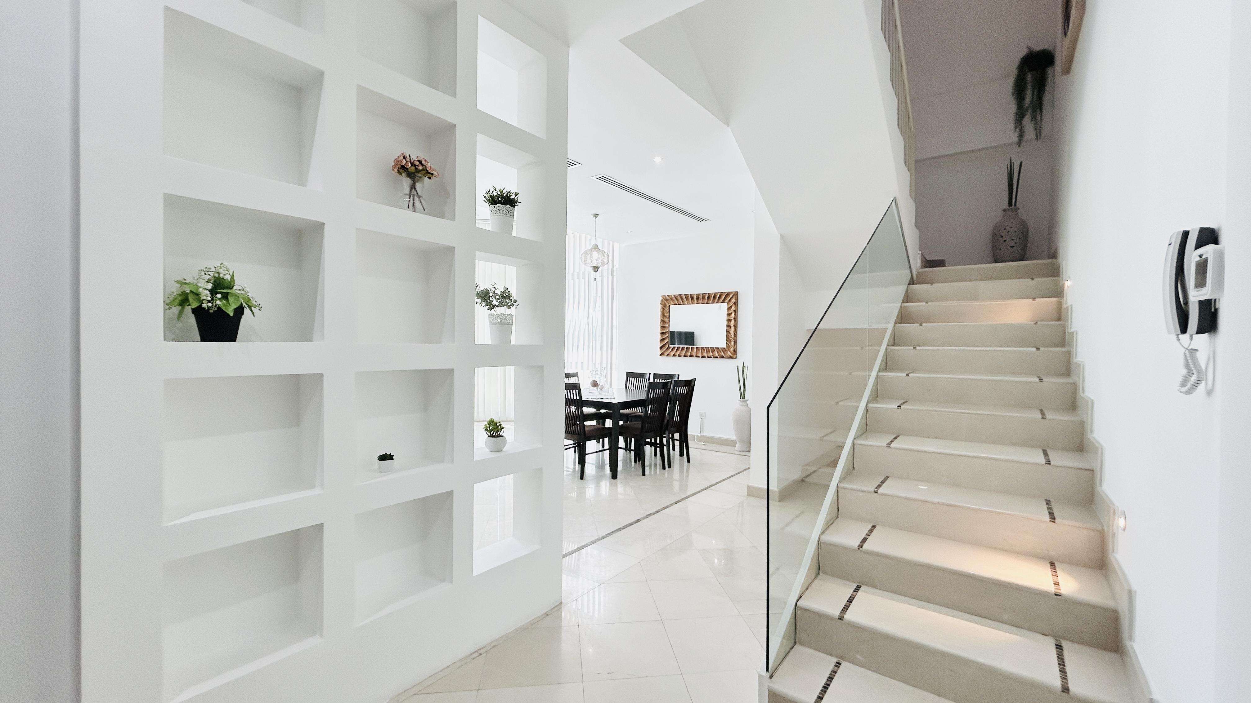 DUPLEX | MODERN | SPACIOUS ROOMS | AMENITIES