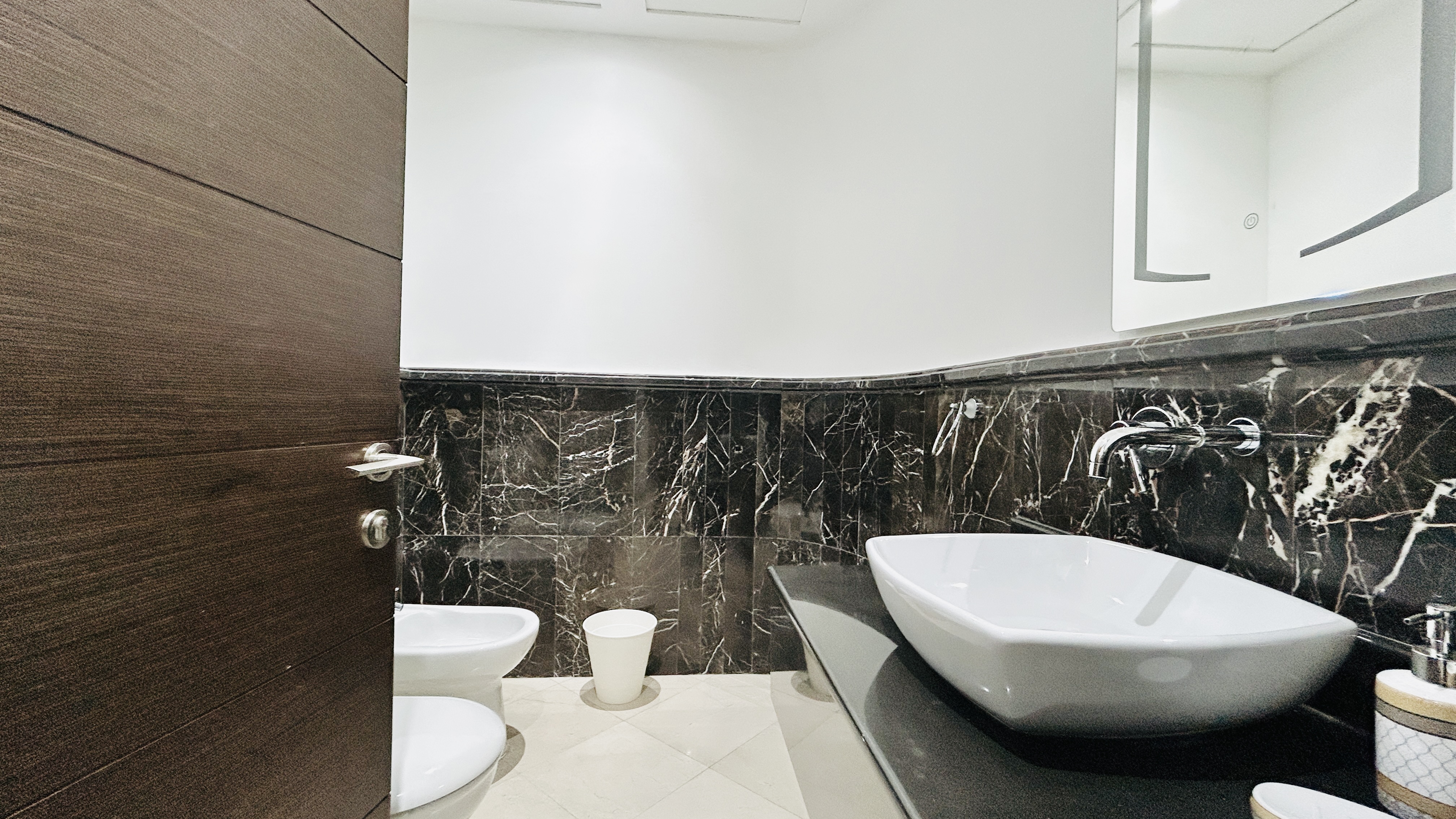DUPLEX | MODERN | SPACIOUS ROOMS | AMENITIES