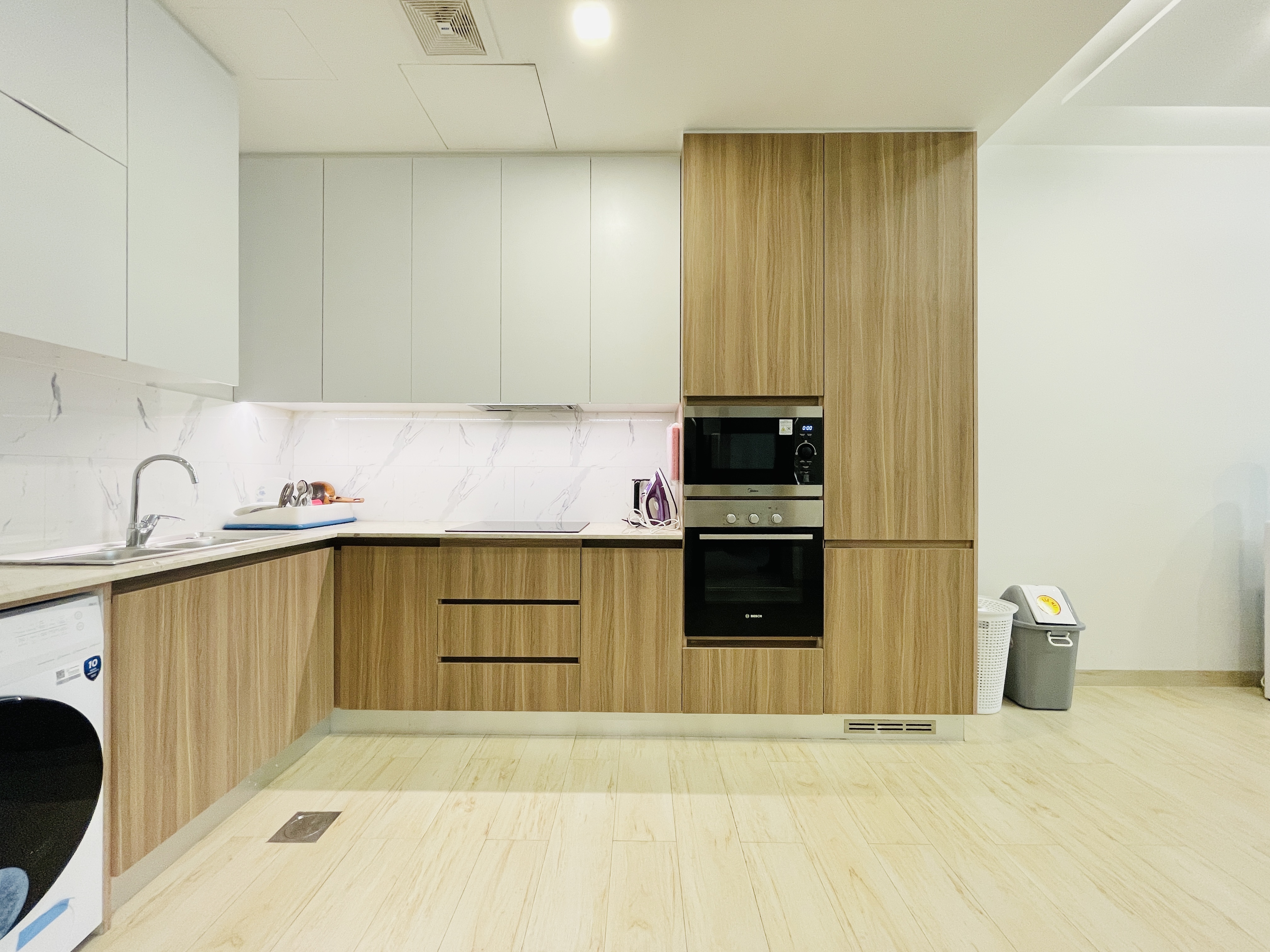 BRAND NEW | HOUSEKEEPING | SPACIOUS ROOMS | BALCONY 