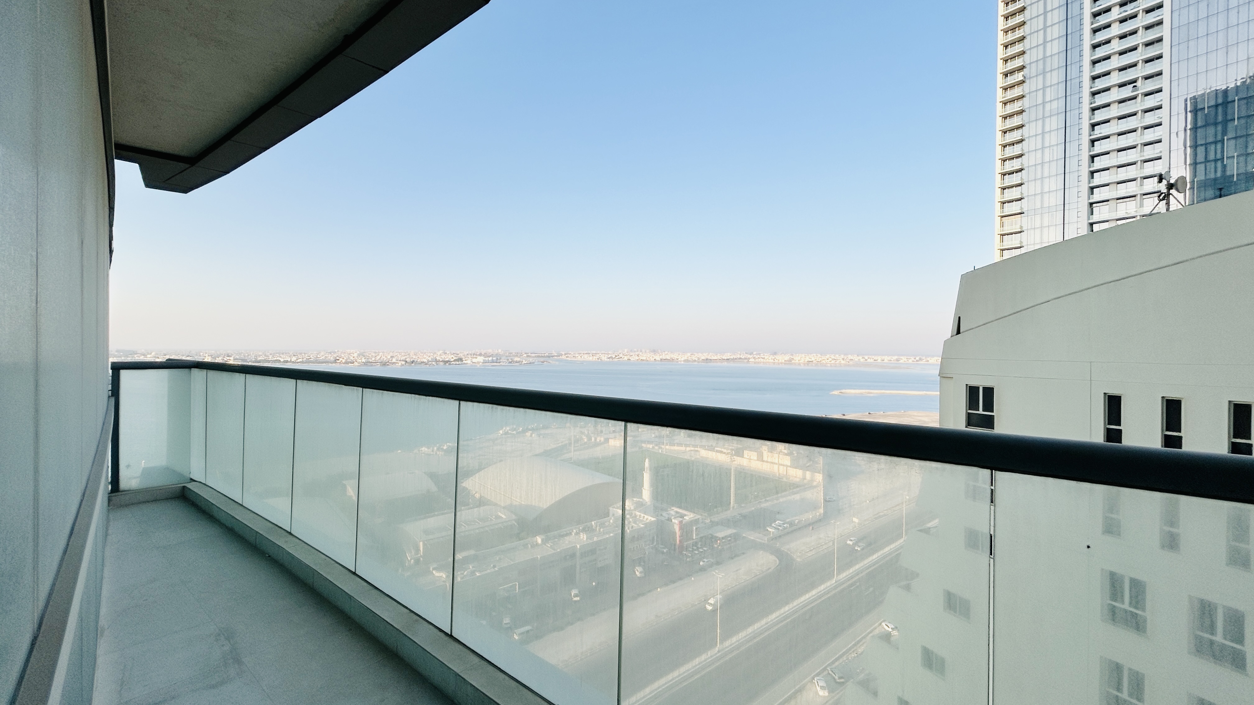 MAIDS ROOM | SPACIOUS ROOMS | BALCONY | SEA VIEW