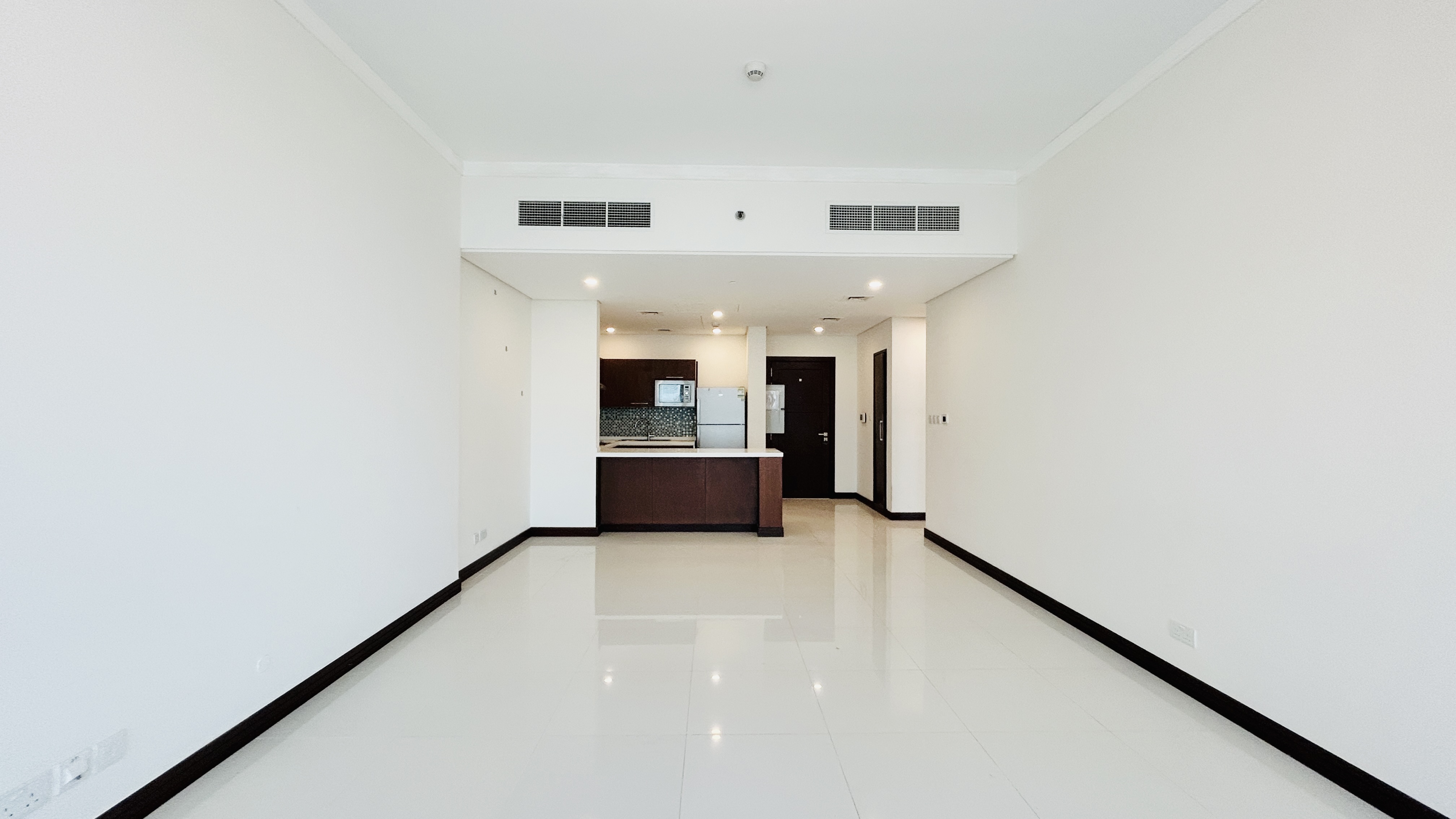 MAIDS ROOM | SPACIOUS ROOMS | BALCONY | SEA VIEW