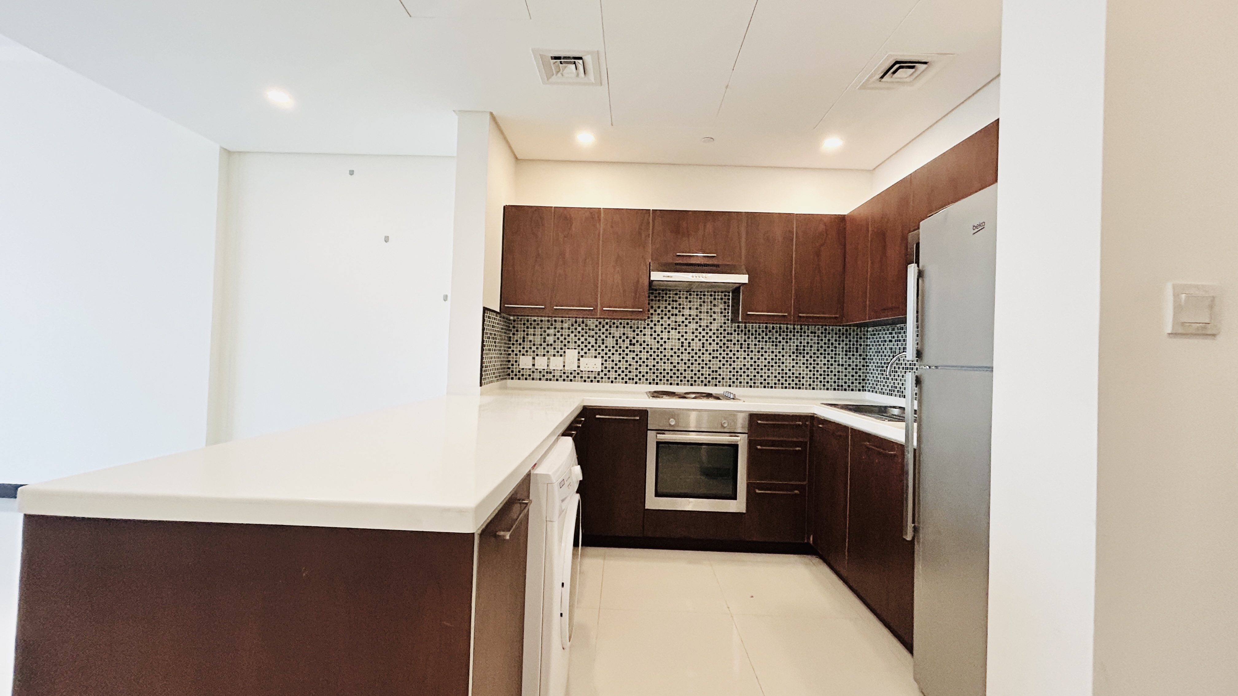 MAIDS ROOM | SPACIOUS ROOMS | BALCONY | SEA VIEW
