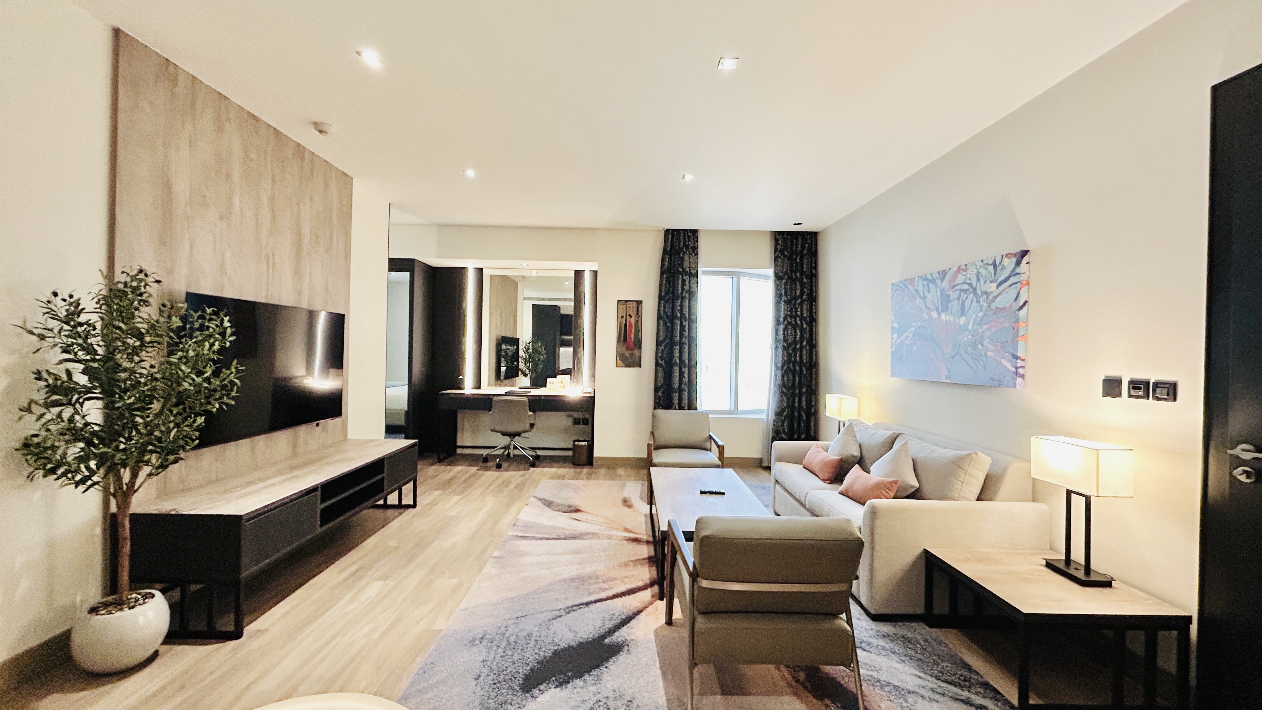 UNLIMITED EWA | LUXURY | SPACIOUS ROOM | CITY VIEW