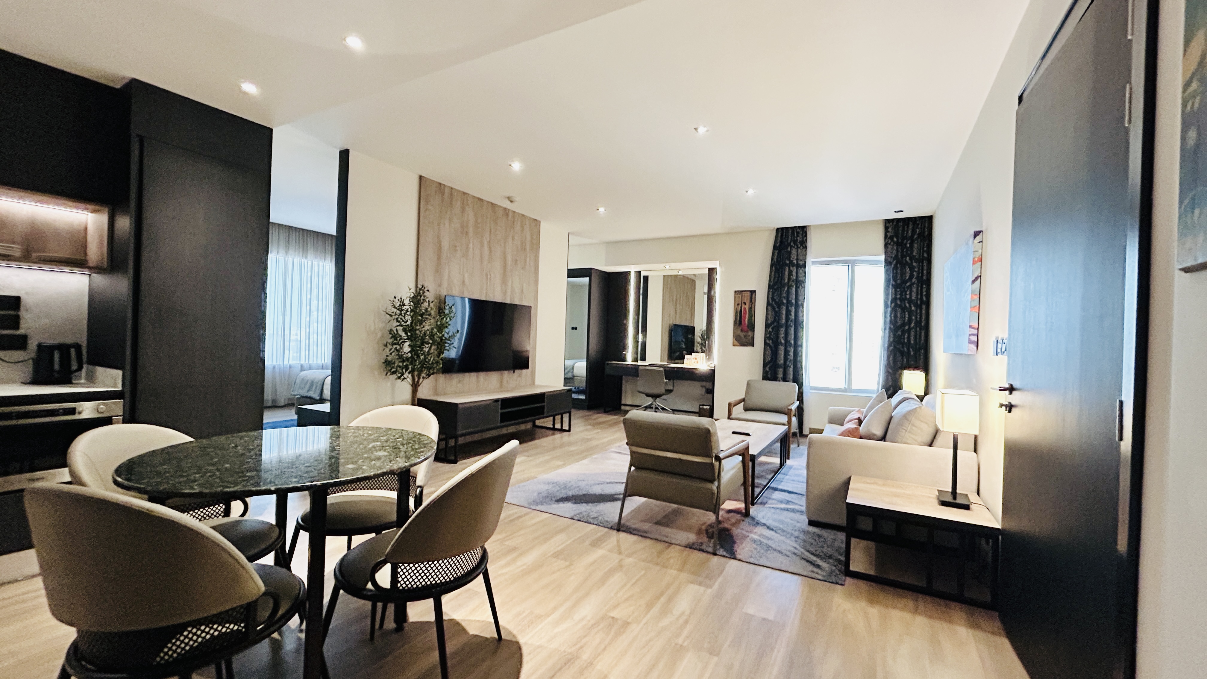 CITY VIEW | SPACIOUS ROOM | UNLIMITED EWA | LUXURY 