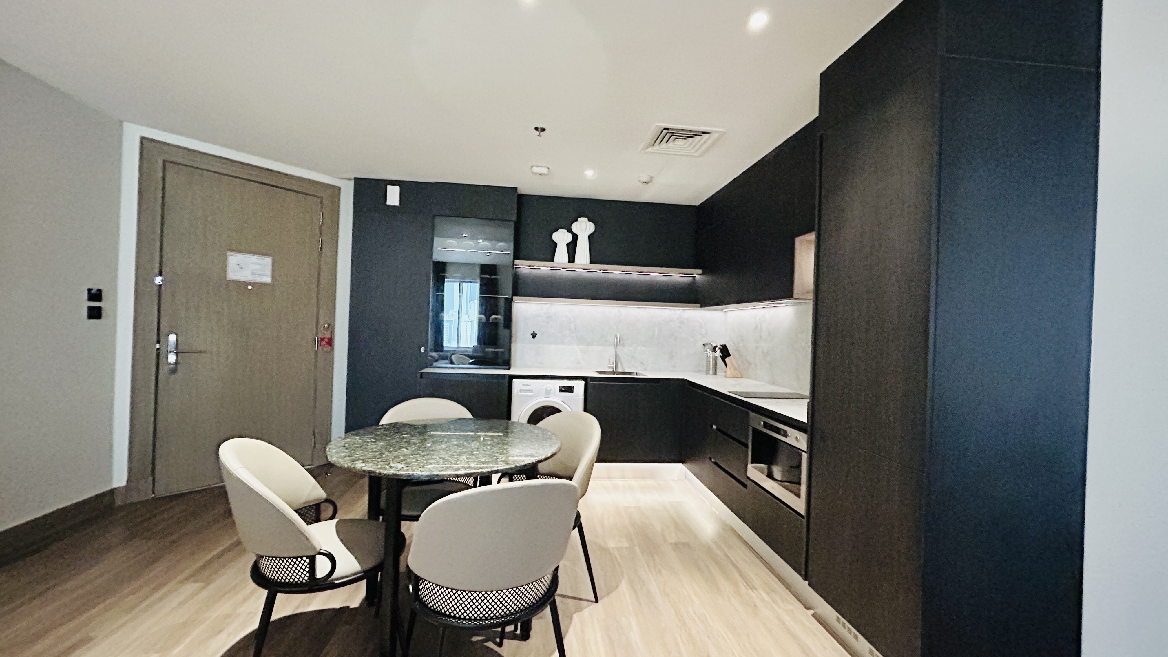 CITY VIEW | SPACIOUS ROOM | UNLIMITED EWA | LUXURY 