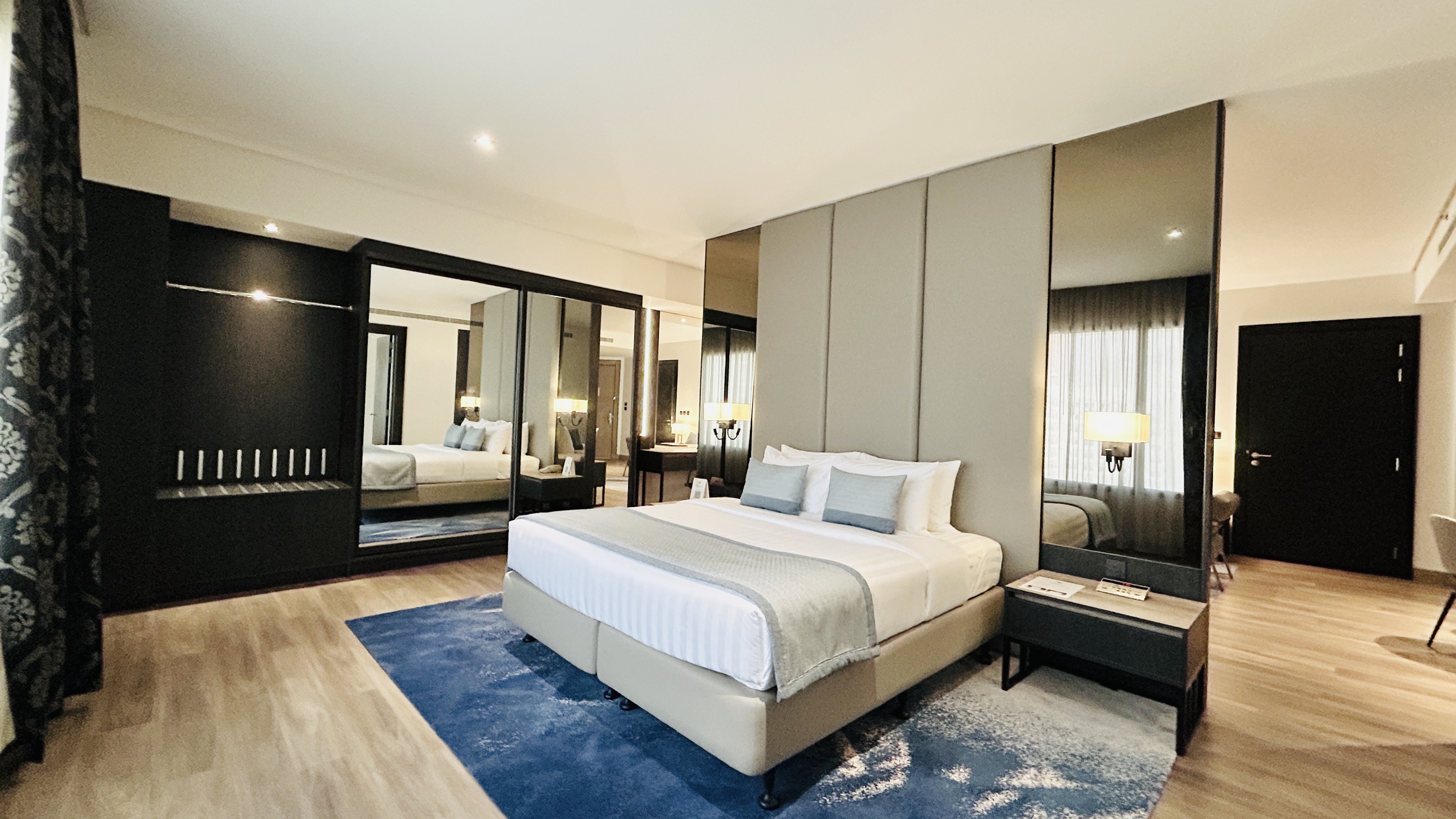 UNLIMITED EWA | LUXURY | SPACIOUS ROOM | CITY VIEW