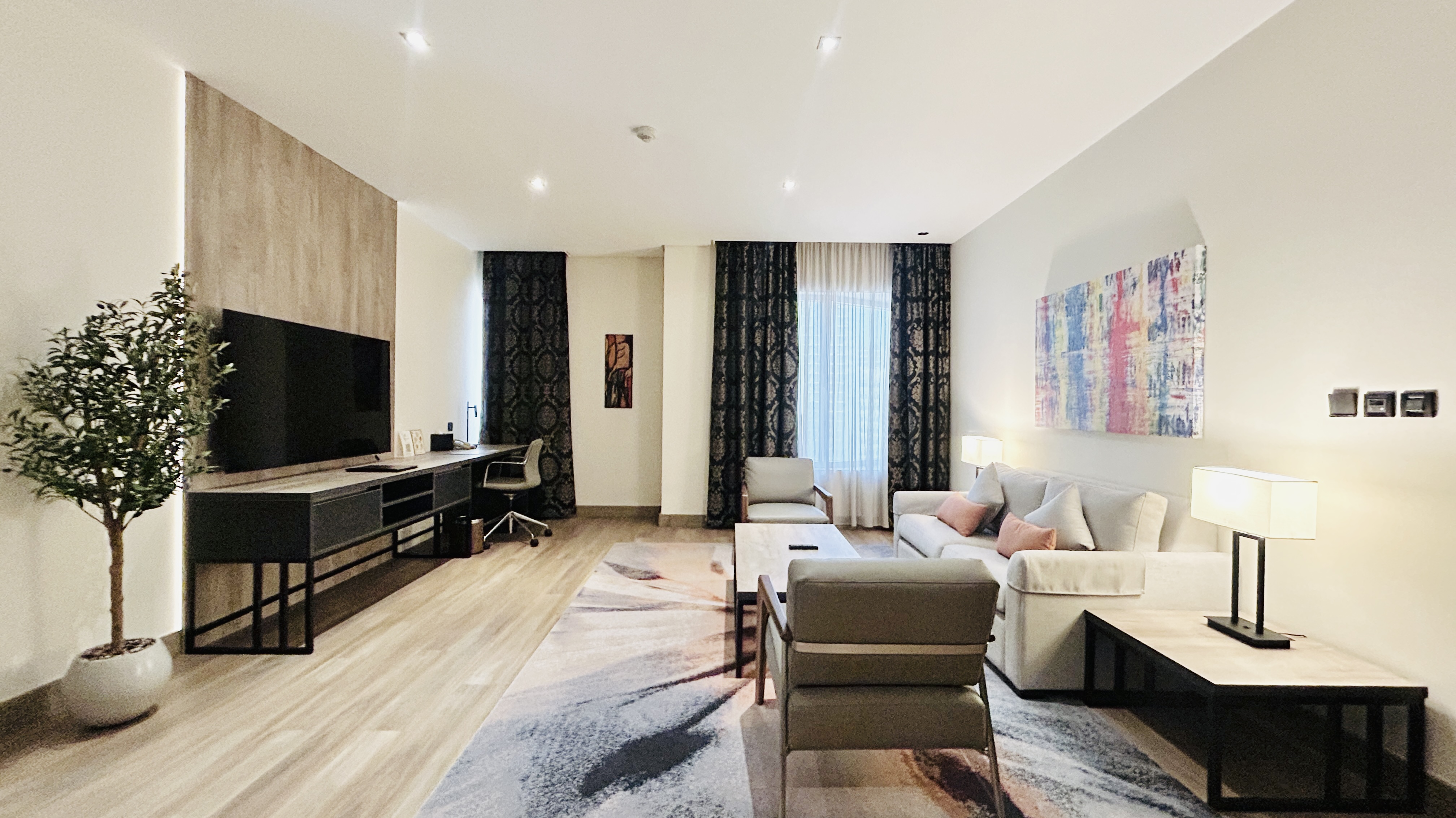 SPACIOUS ROOM | CITY VIEW | UNLIMITED EWA | LUXURY 