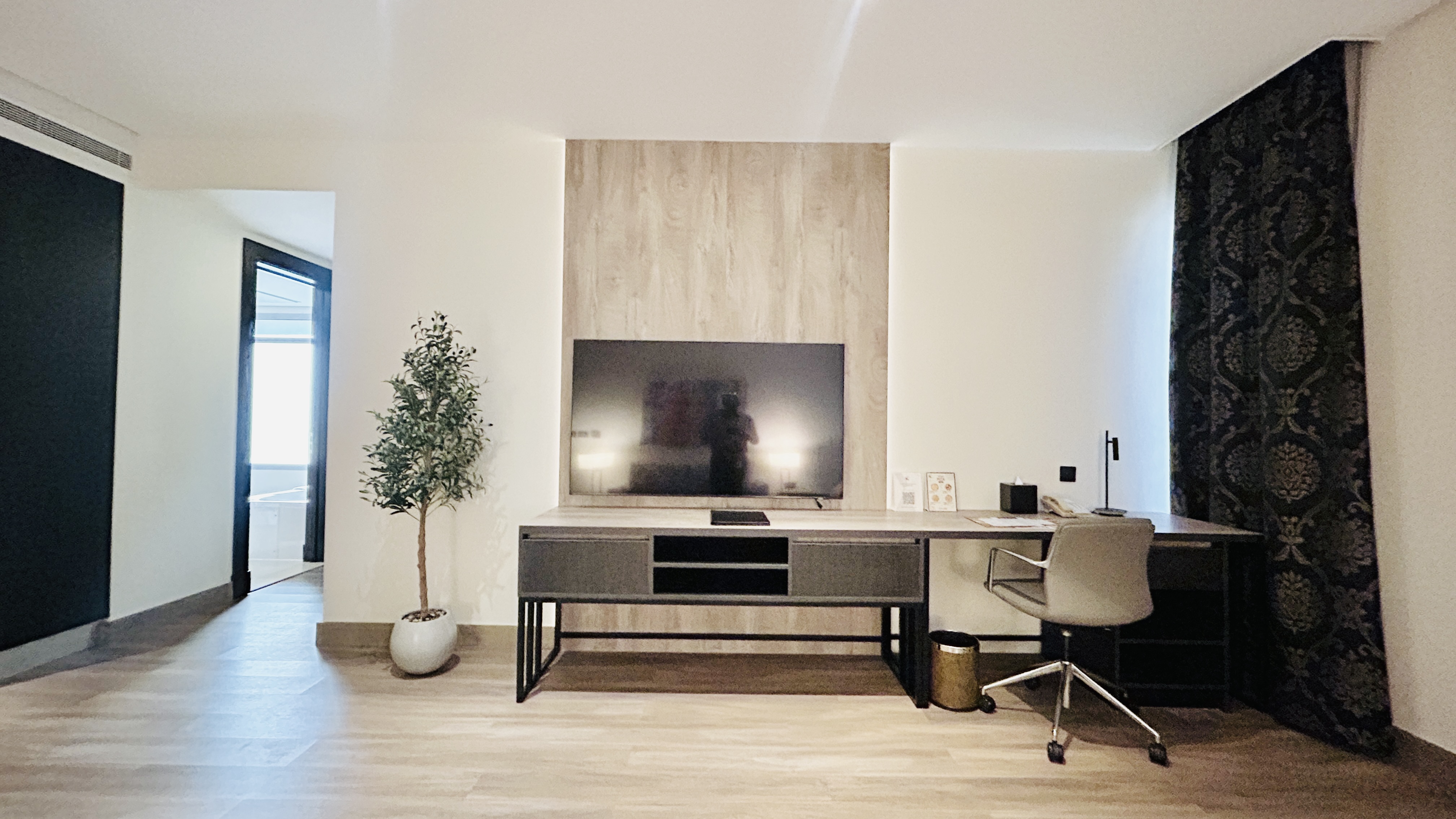 SPACIOUS ROOM | CITY VIEW | UNLIMITED EWA | LUXURY 