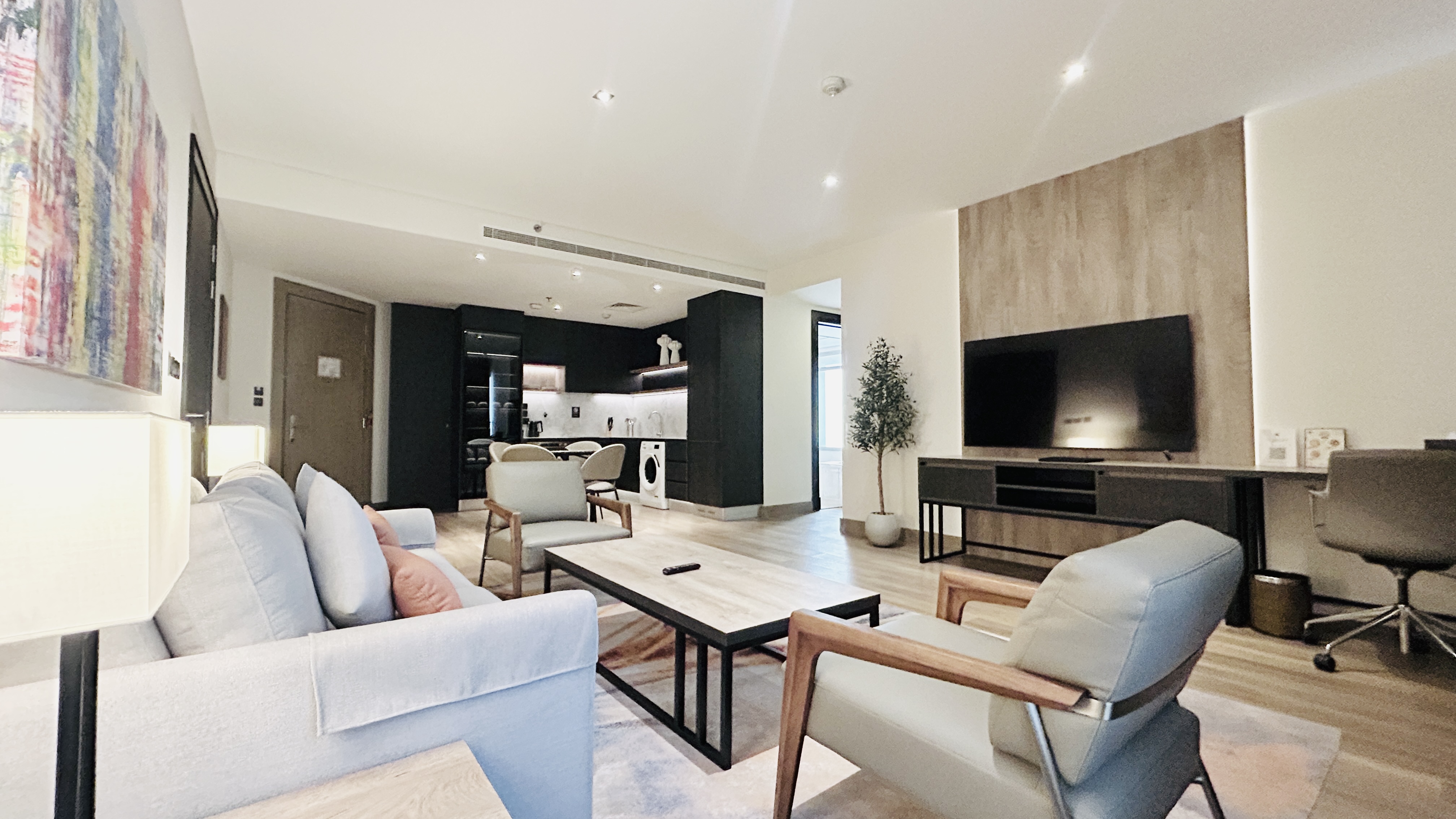 SPACIOUS ROOM | CITY VIEW | UNLIMITED EWA | LUXURY 