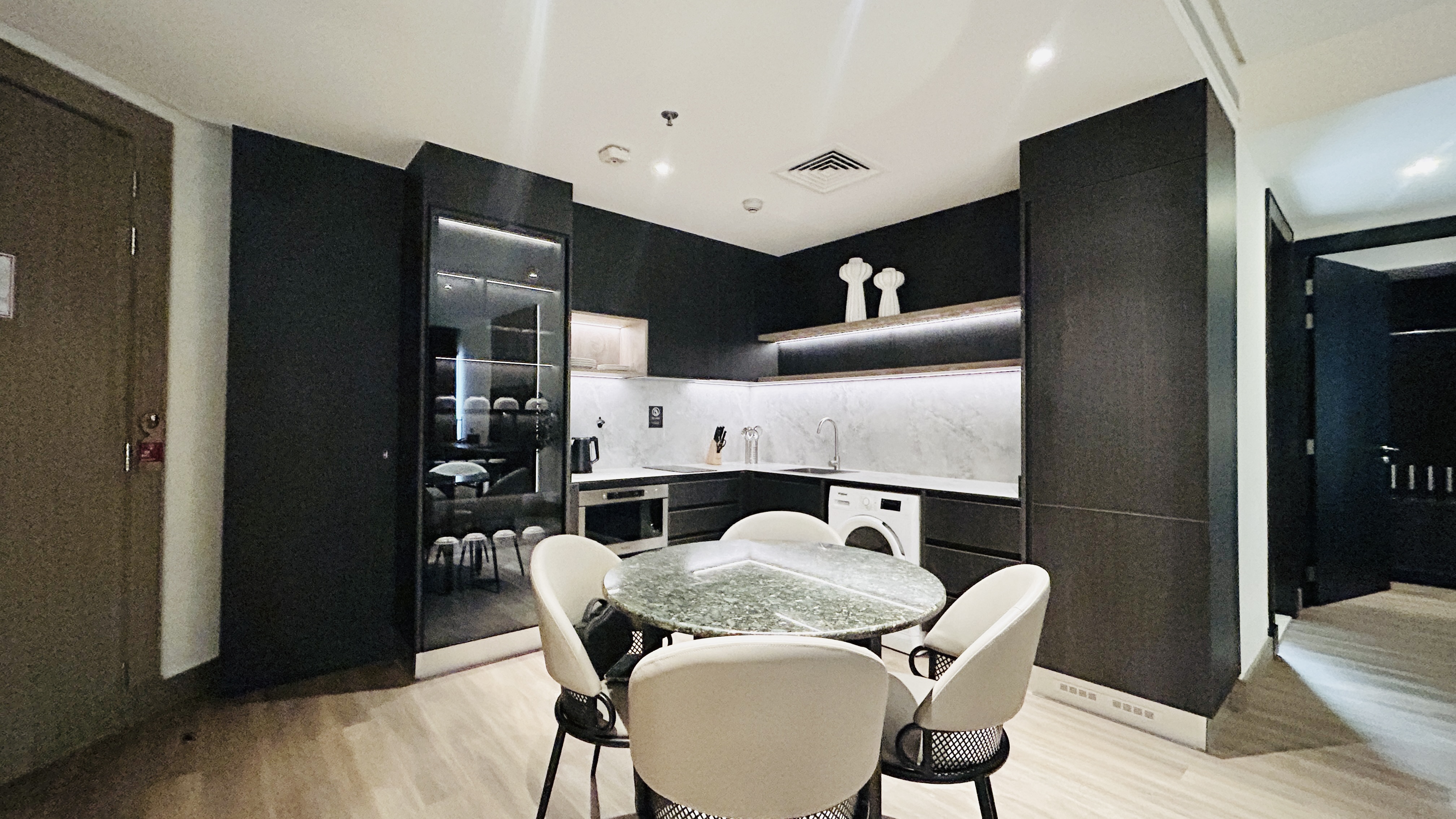 SPACIOUS ROOM | CITY VIEW | UNLIMITED EWA | LUXURY 
