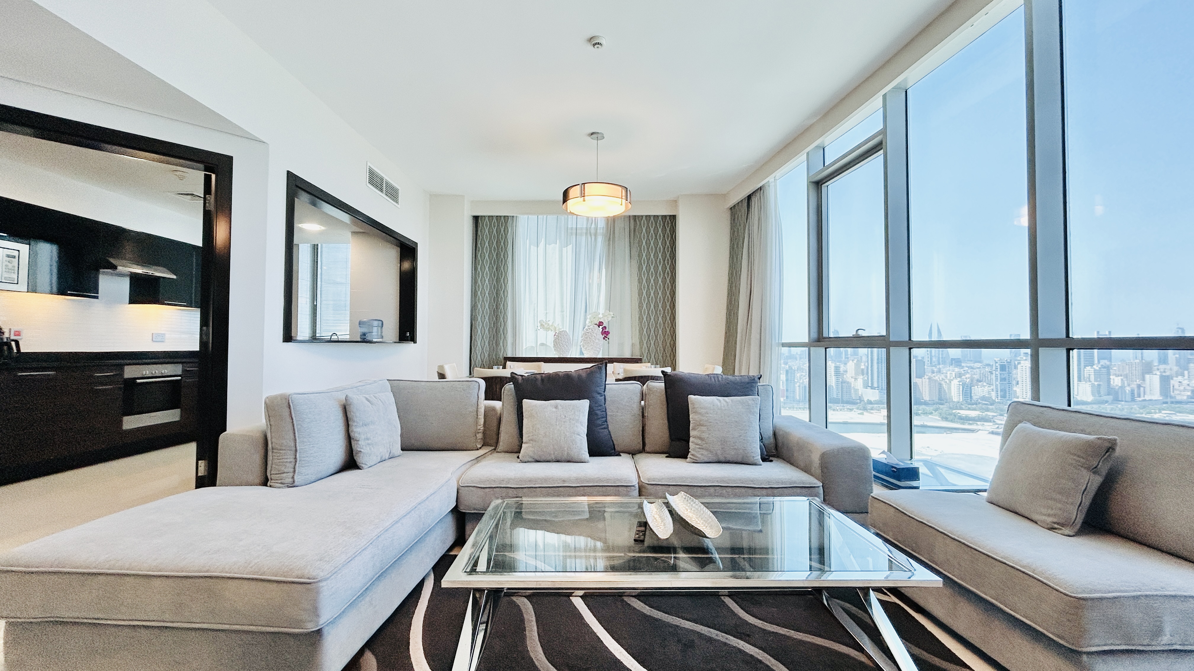 LUXURY | SEA VIEW | BRIGHT LIGHT | HIGH-END AMENITIES