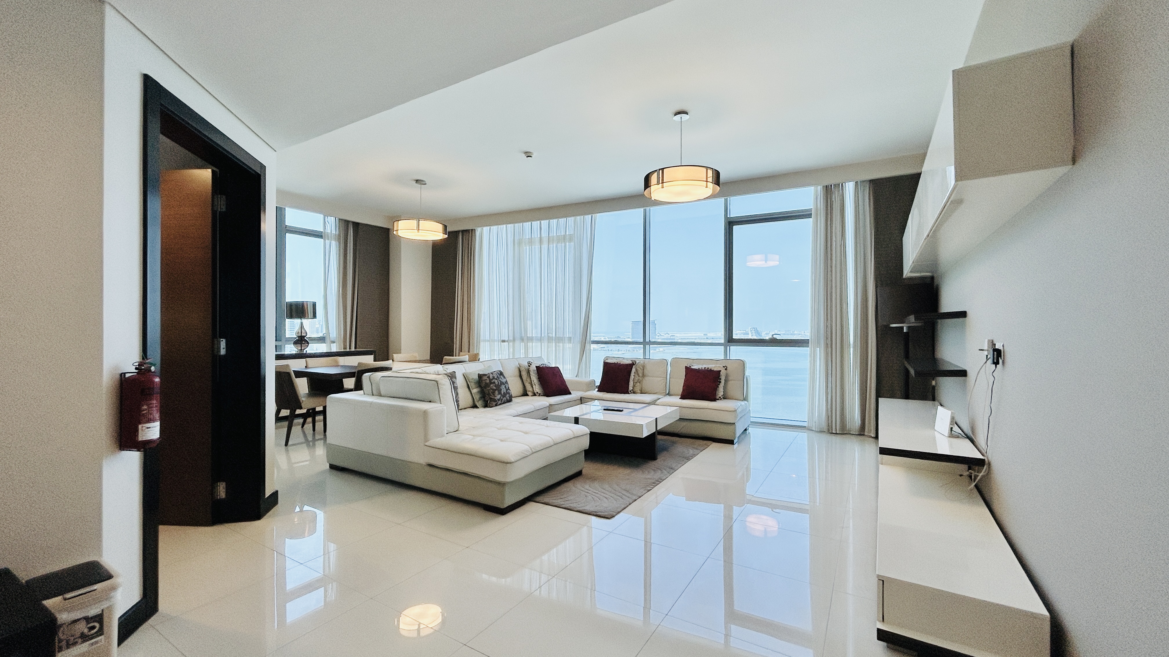 BRIGHT LIGHT | HIGH-END AMENITIES | MODERN | SEA VIEW