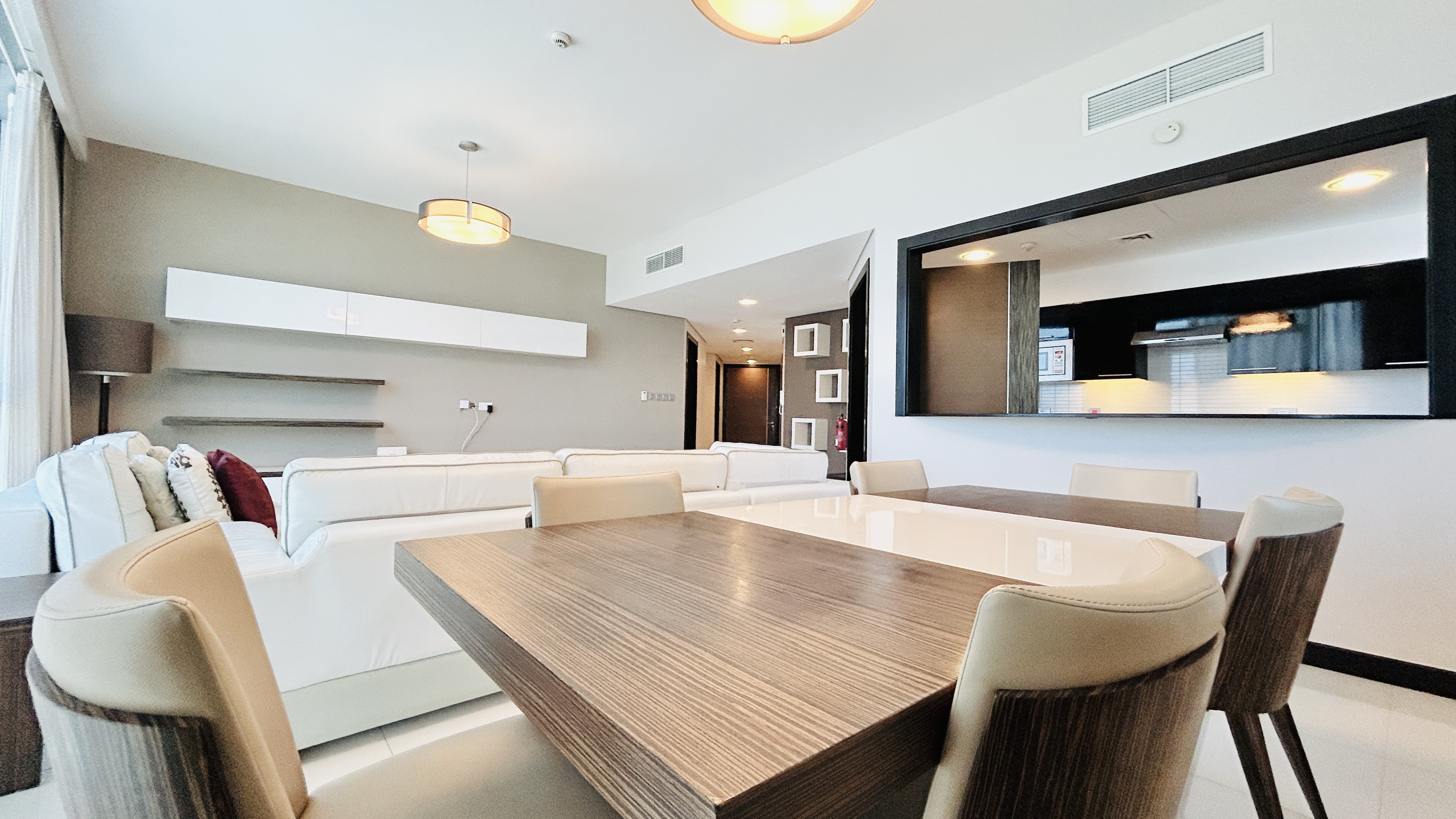 BRIGHT LIGHT | HIGH-END AMENITIES | MODERN | SEA VIEW