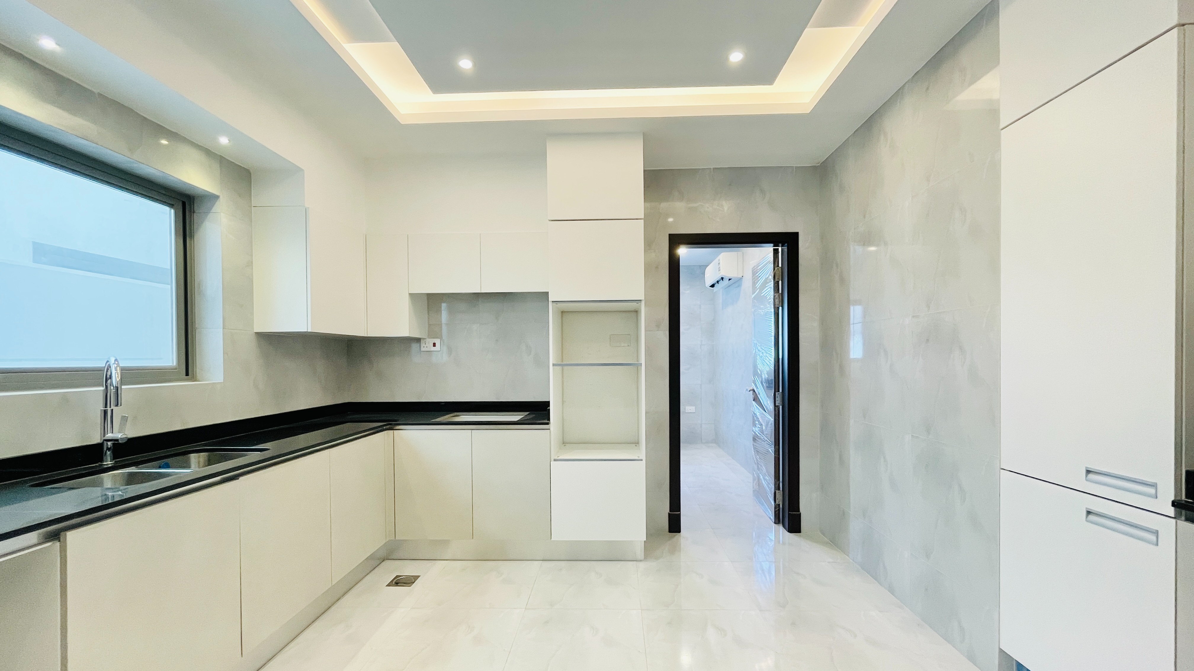 FREEHOLD | BRAND NEW | MODERN | BALCONY | SPACIOUS