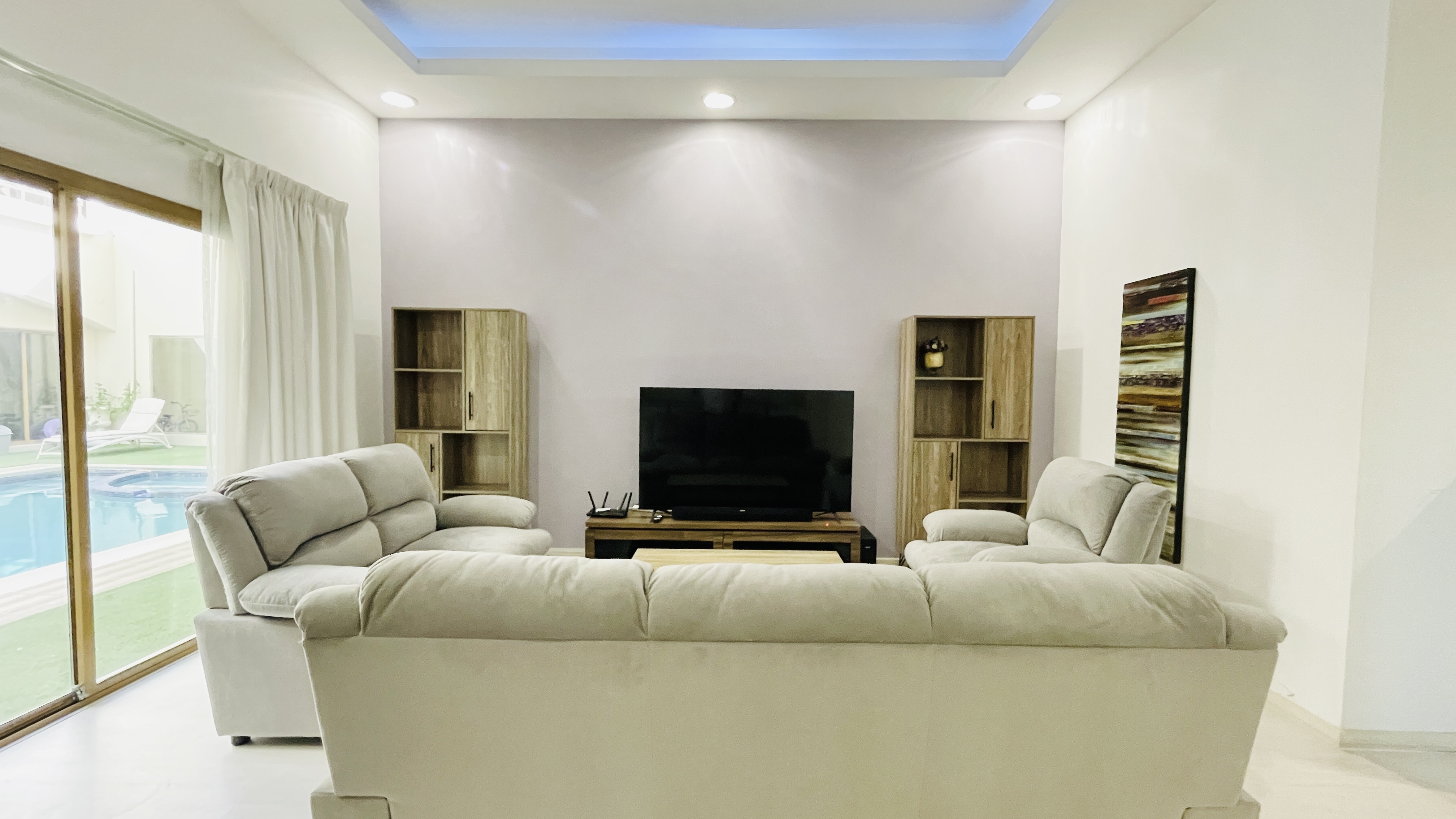 THREE-STOREY BUILDING | HOUSEKEEPING | SPACIOUS ROOM