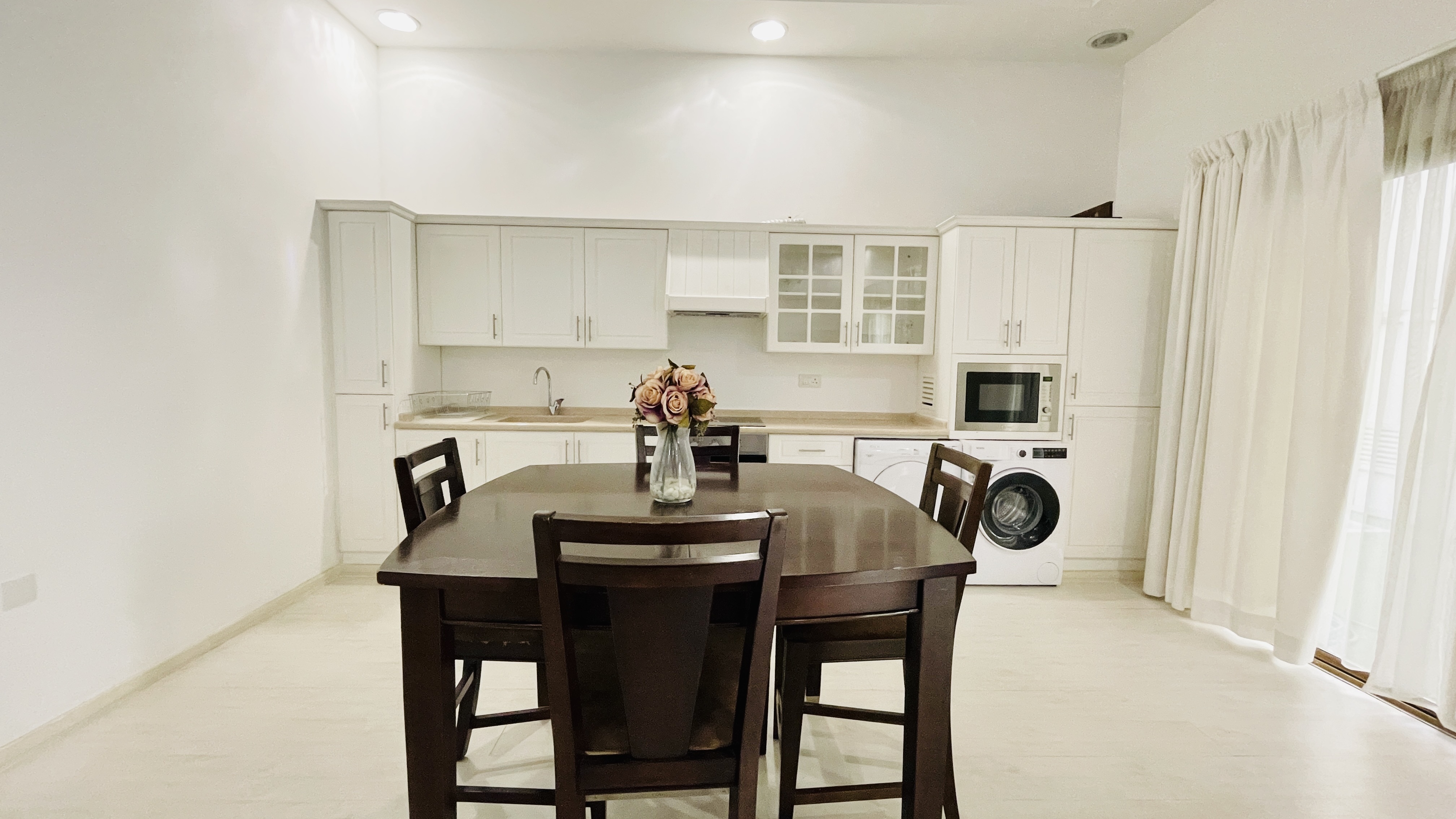 THREE-STOREY BUILDING | HOUSEKEEPING | SPACIOUS ROOM