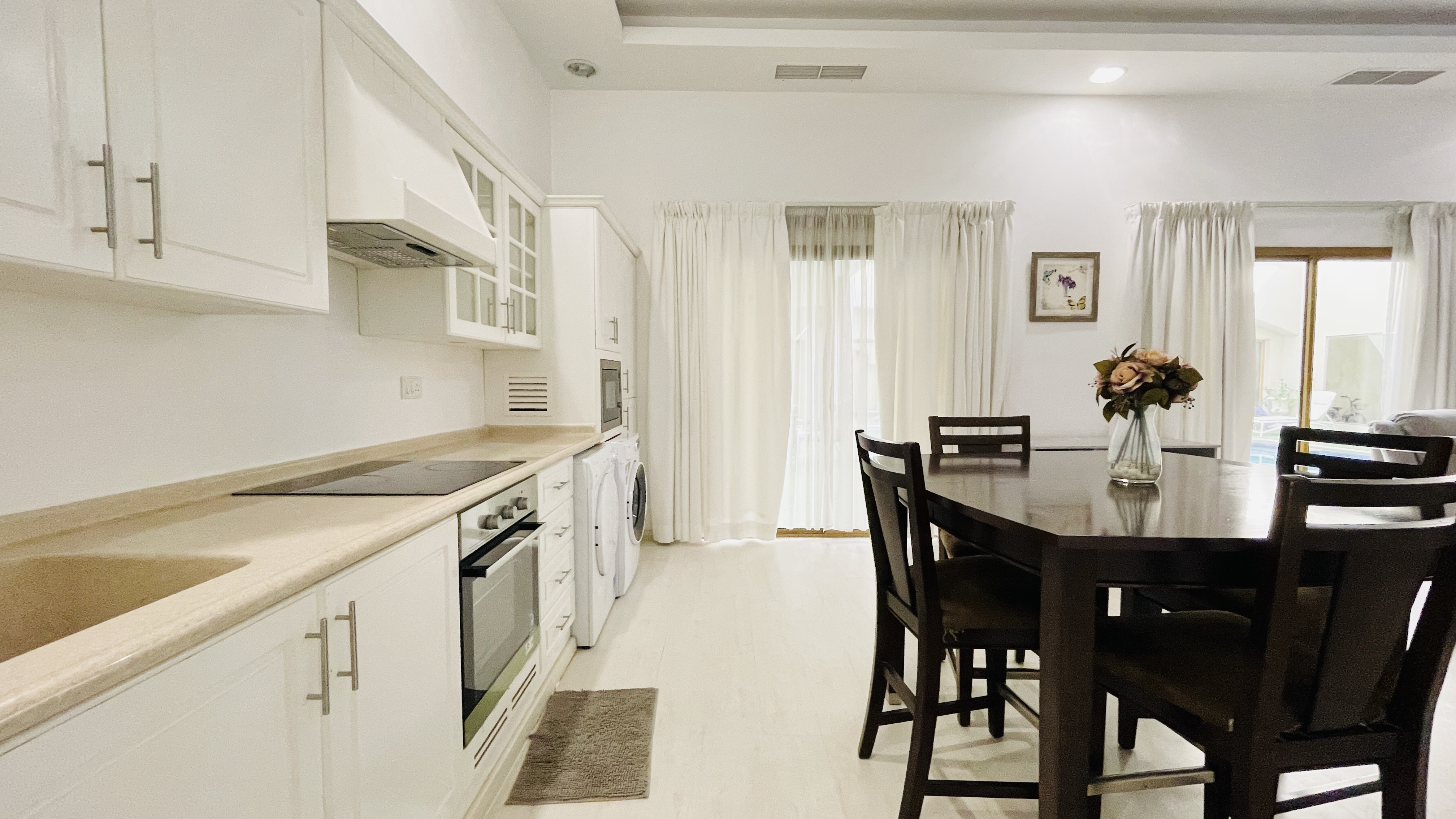 THREE-STOREY BUILDING | HOUSEKEEPING | SPACIOUS ROOM