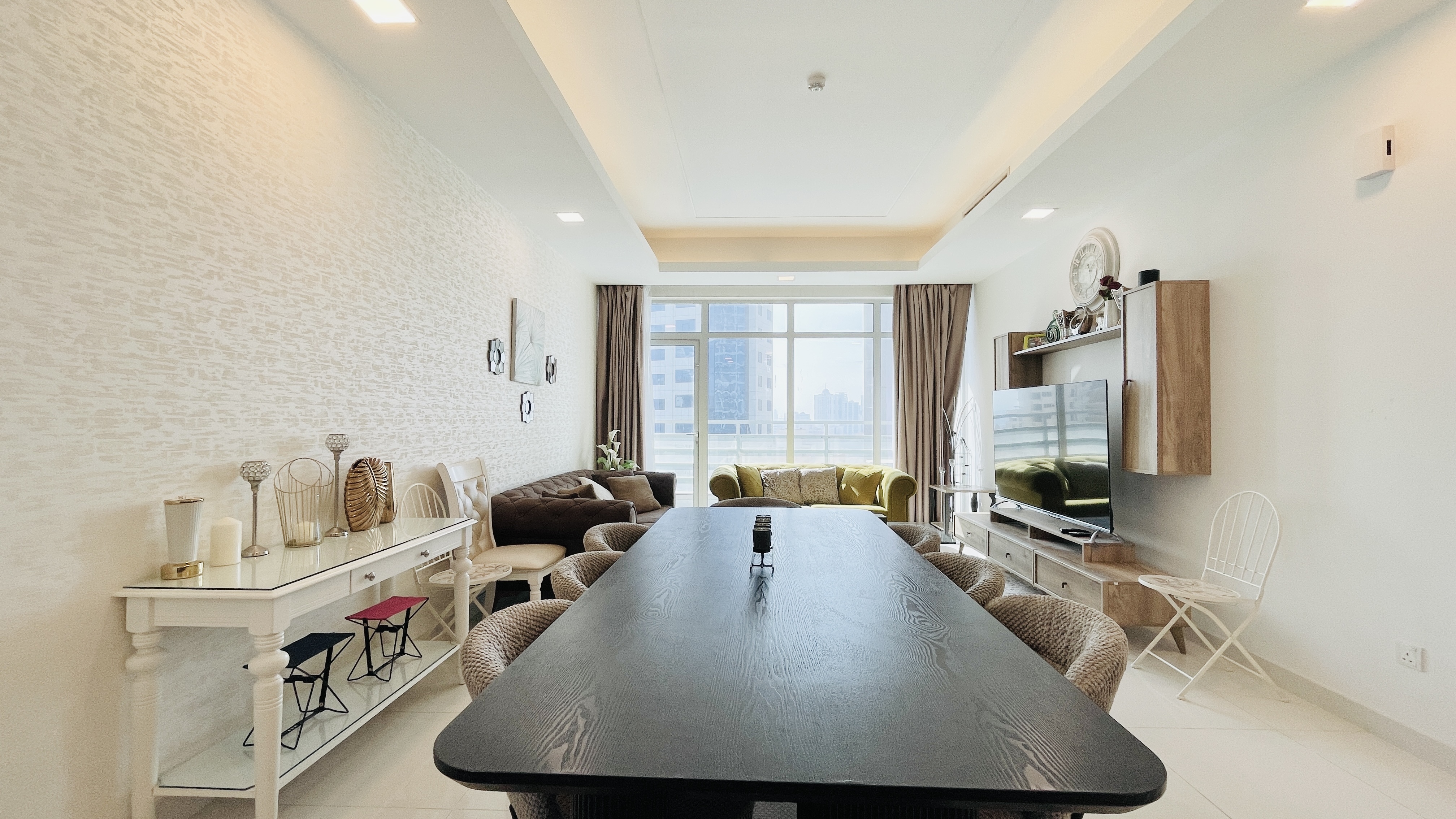 MODERN | SPACIOUS ROOMS | BALCONY | CITY VIEW