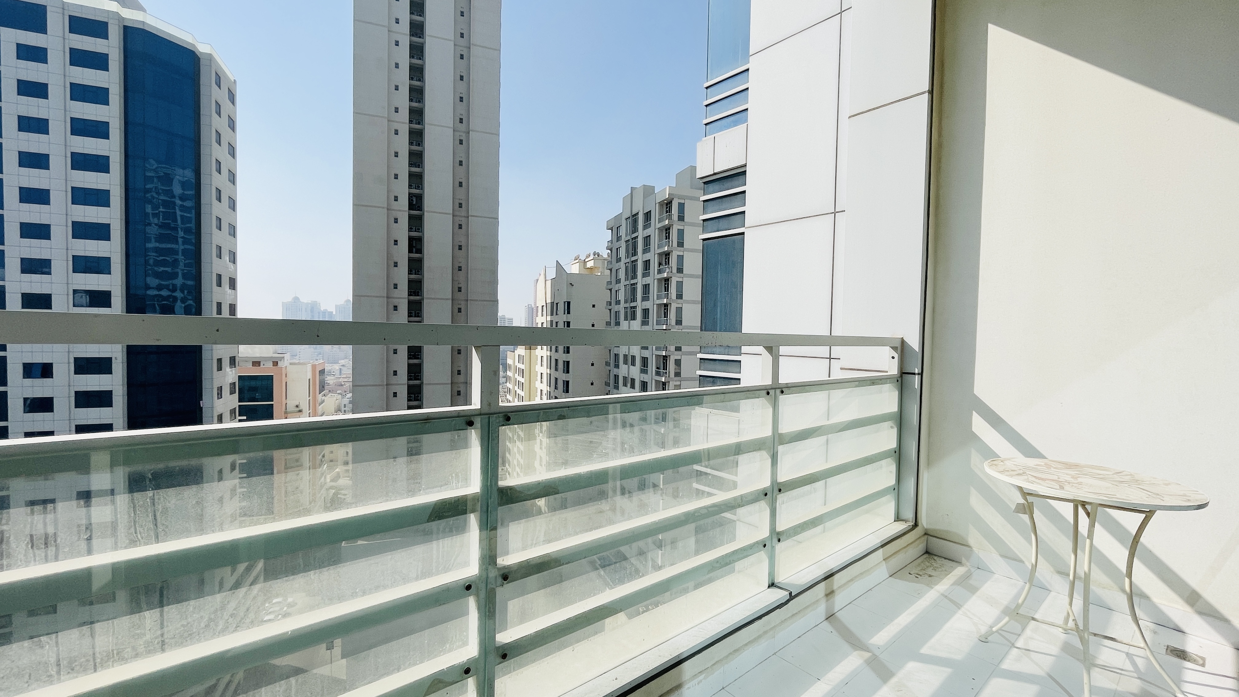 MODERN | SPACIOUS ROOMS | BALCONY | CITY VIEW