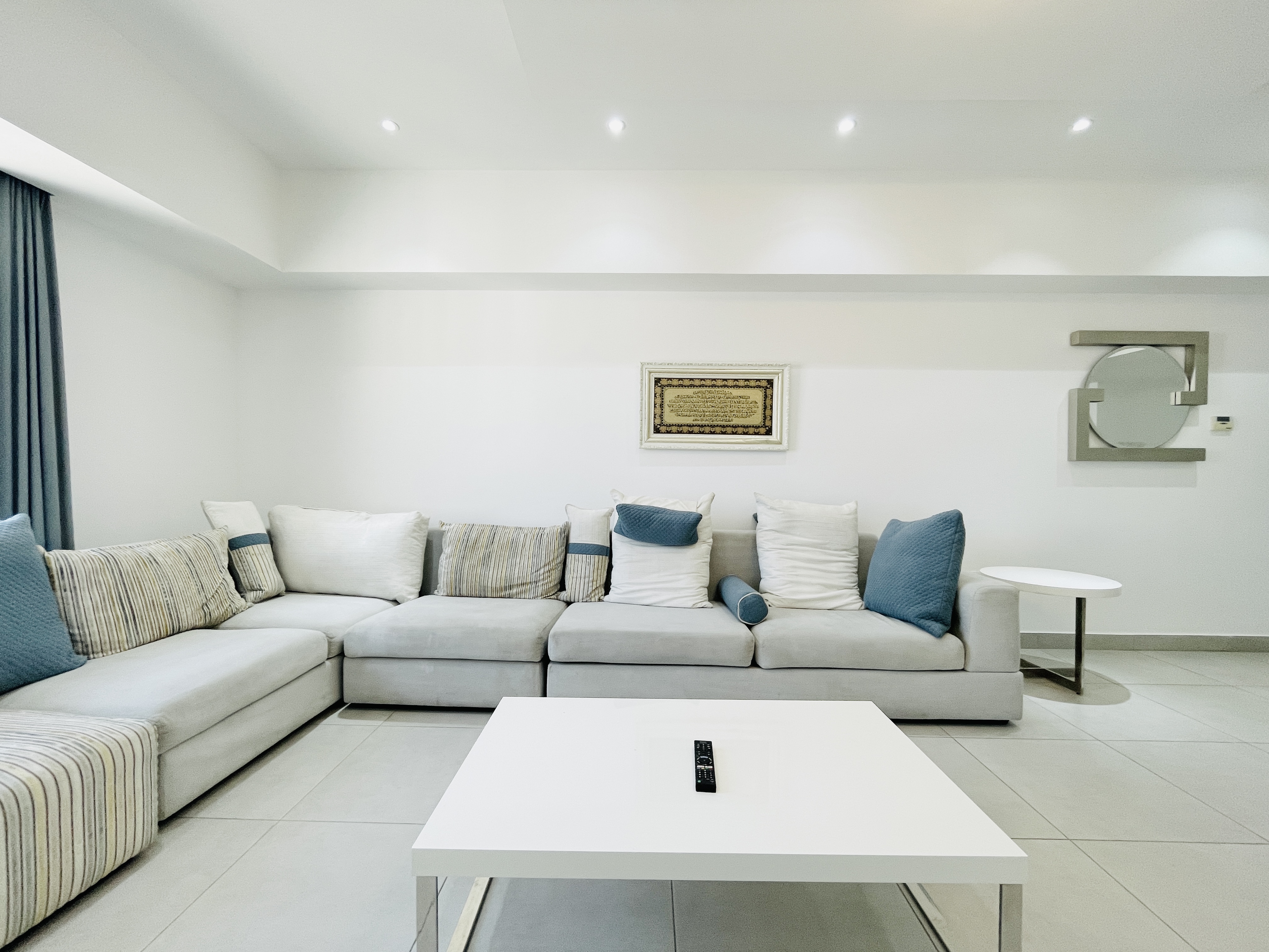 BRIGHT LIGHTS | SPACIOUS ROOMS | BALCONY | CITY VIEW
