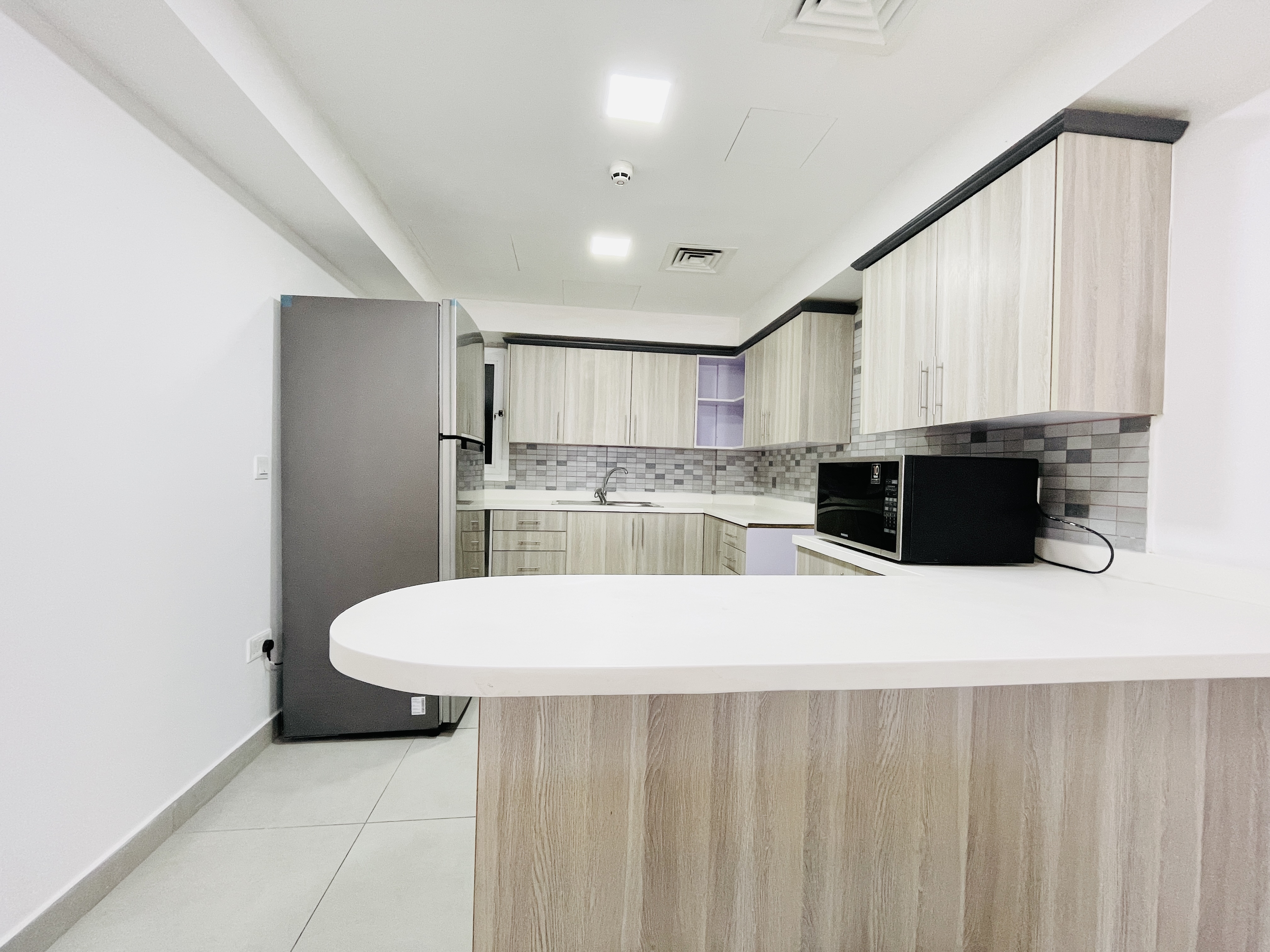 BRIGHT LIGHTS | SPACIOUS ROOMS | BALCONY | CITY VIEW