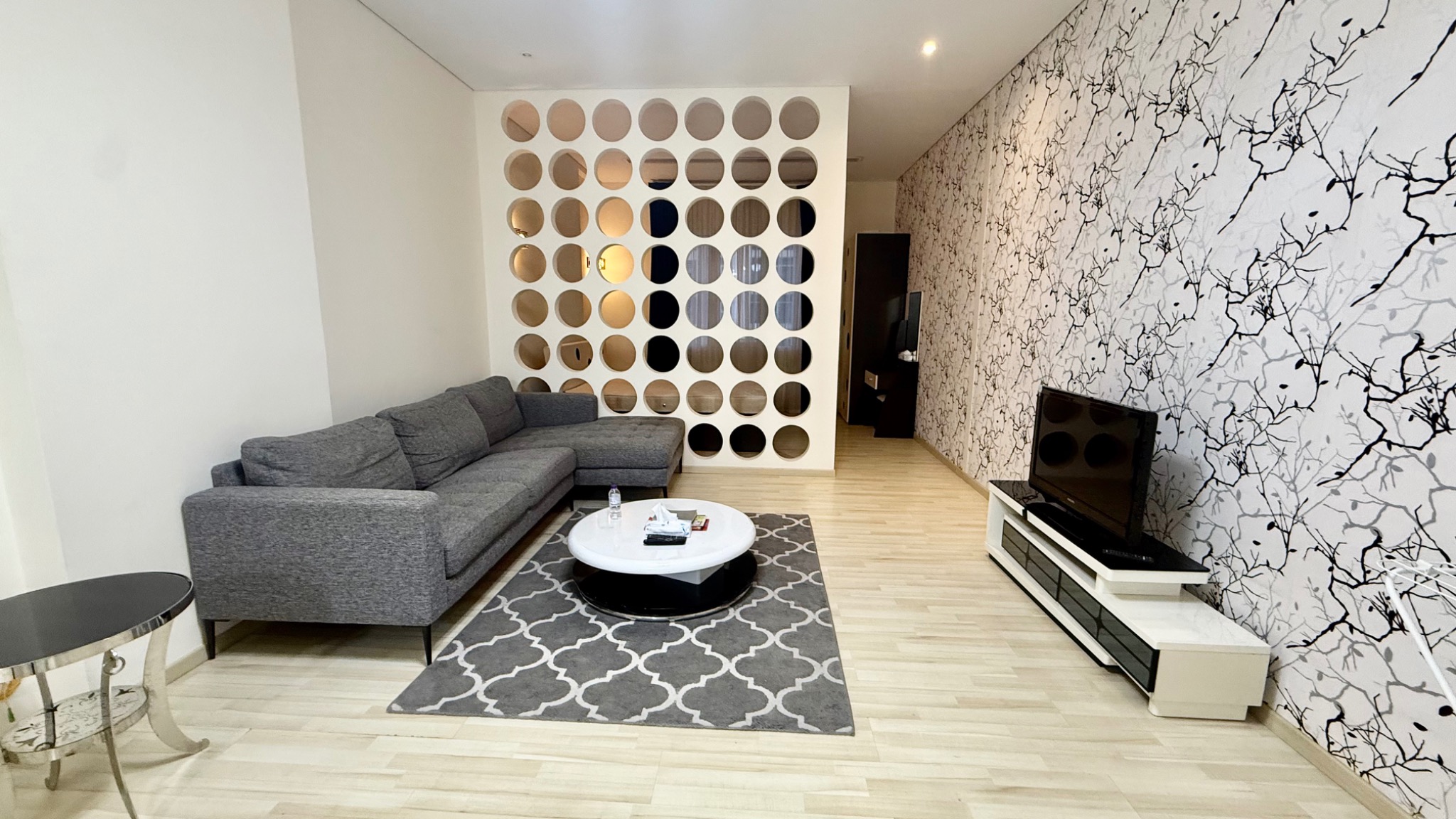 INVESTMENT STUDIO | NEAR RCSI | POOL & GYM