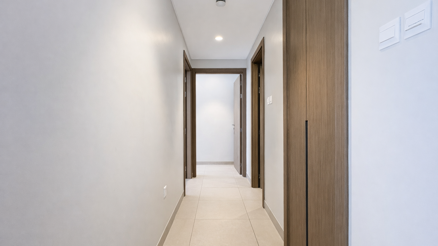 Modern 2 Bedrooms with Balcony | Beach Access | Pool View
