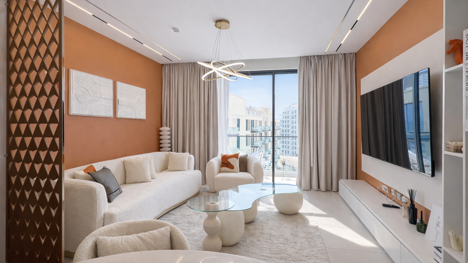 Modern 2 Bedrooms with Balcony | Beach Access | Pool View